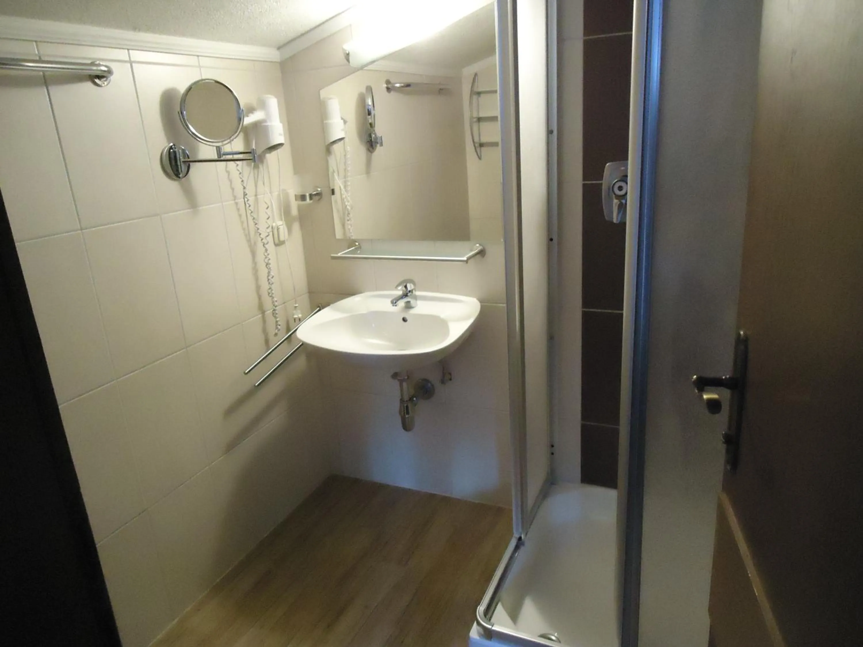 Shower in Hotel Dorfgasthof Schlösslstube