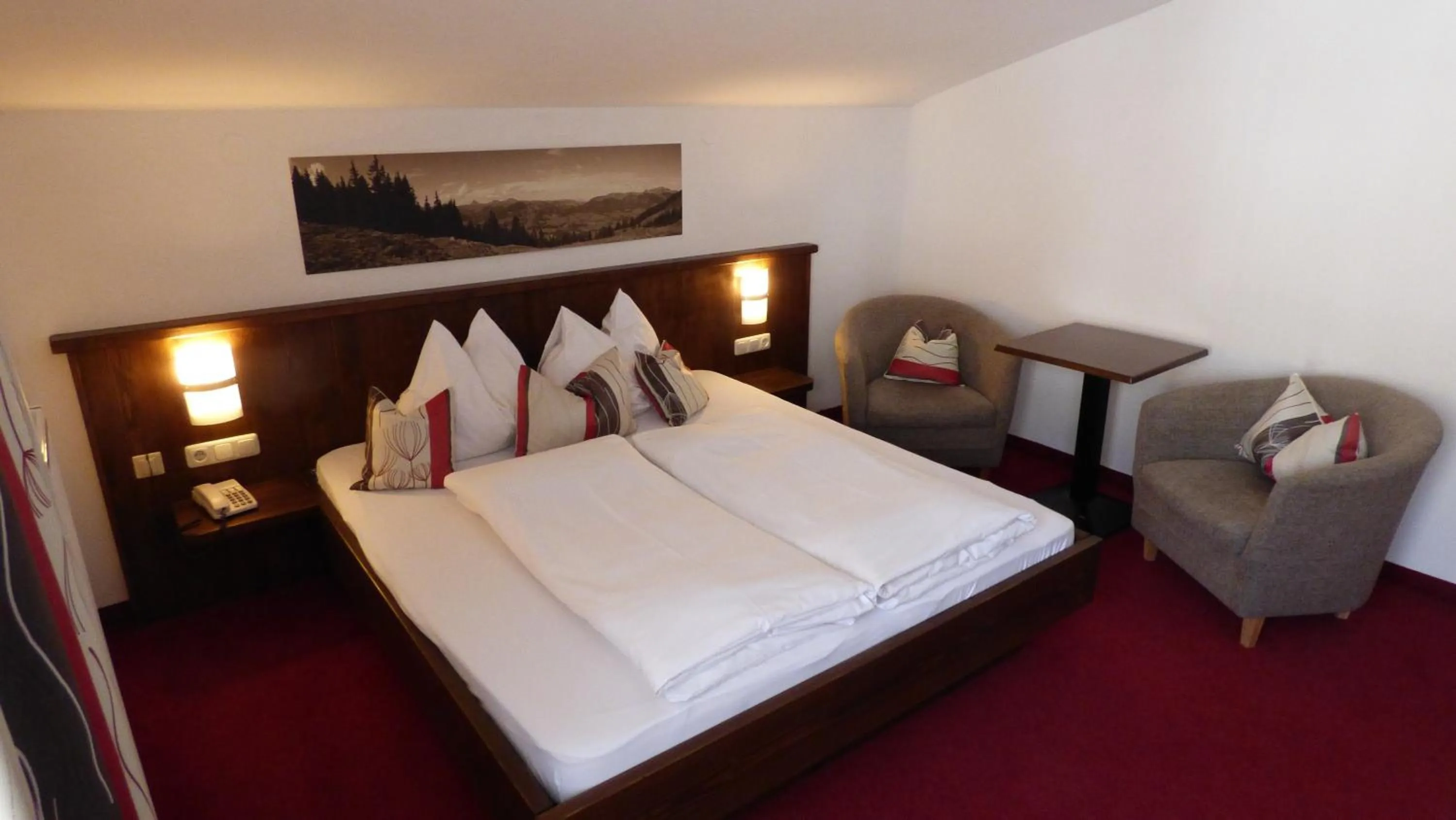 Photo of the whole room, Bed in Hotel Dorfgasthof Schlösslstube
