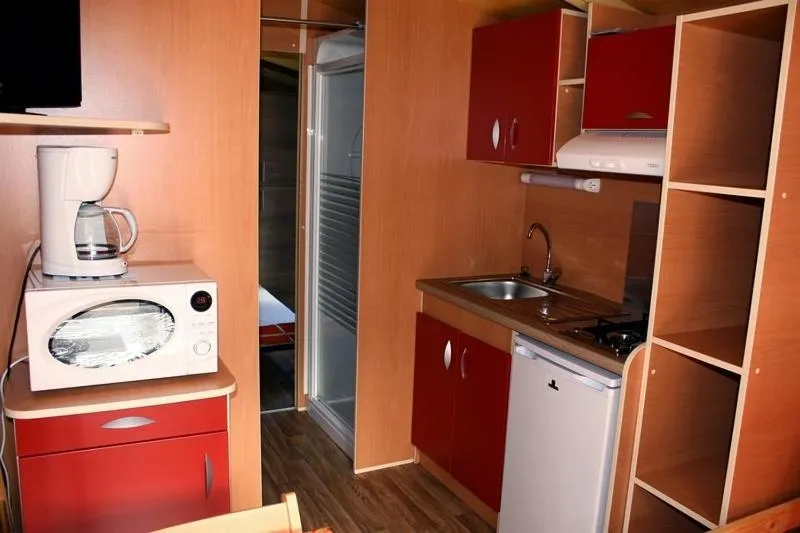 Kitchen or kitchenette in Camping La Pinède