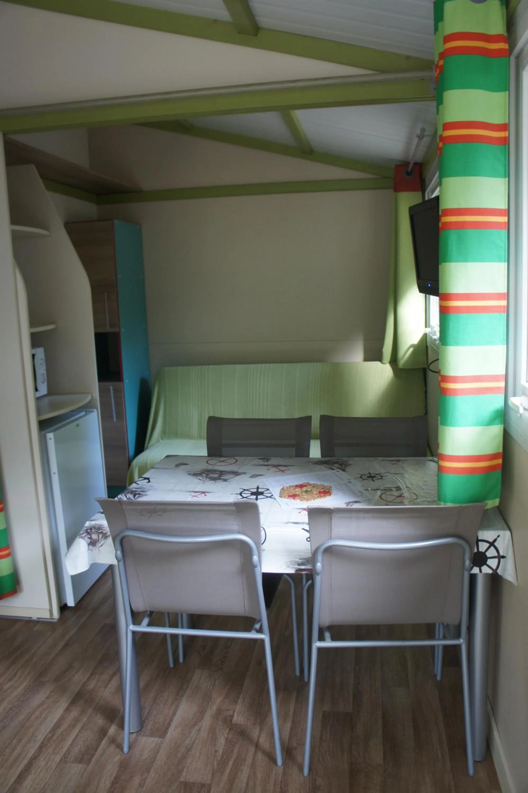 Dining area in Camping La Pinède
