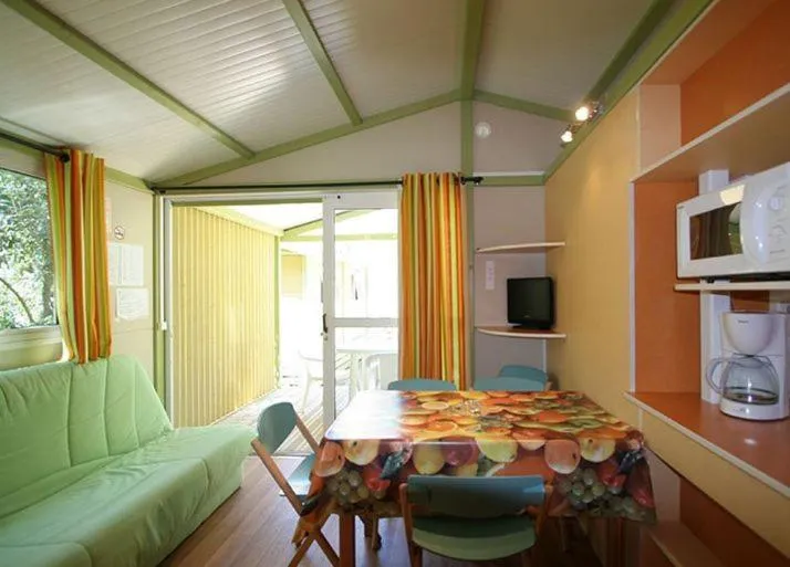 Kitchen or kitchenette in Camping La Pinède