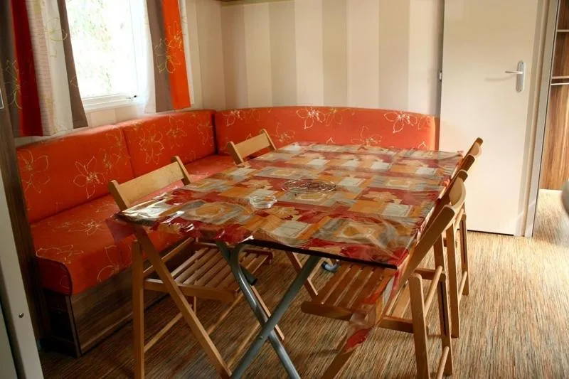 Dining area in Camping La Pinède