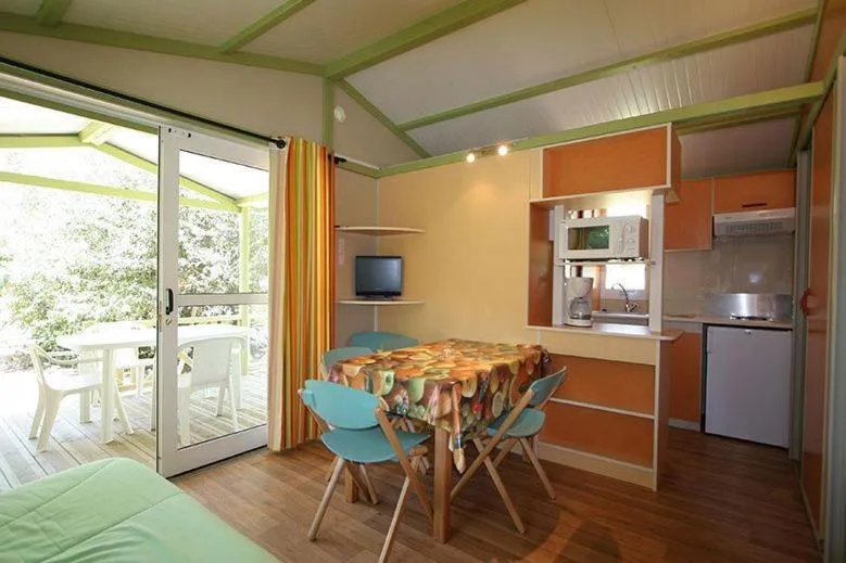 Dining area in Camping La Pinède
