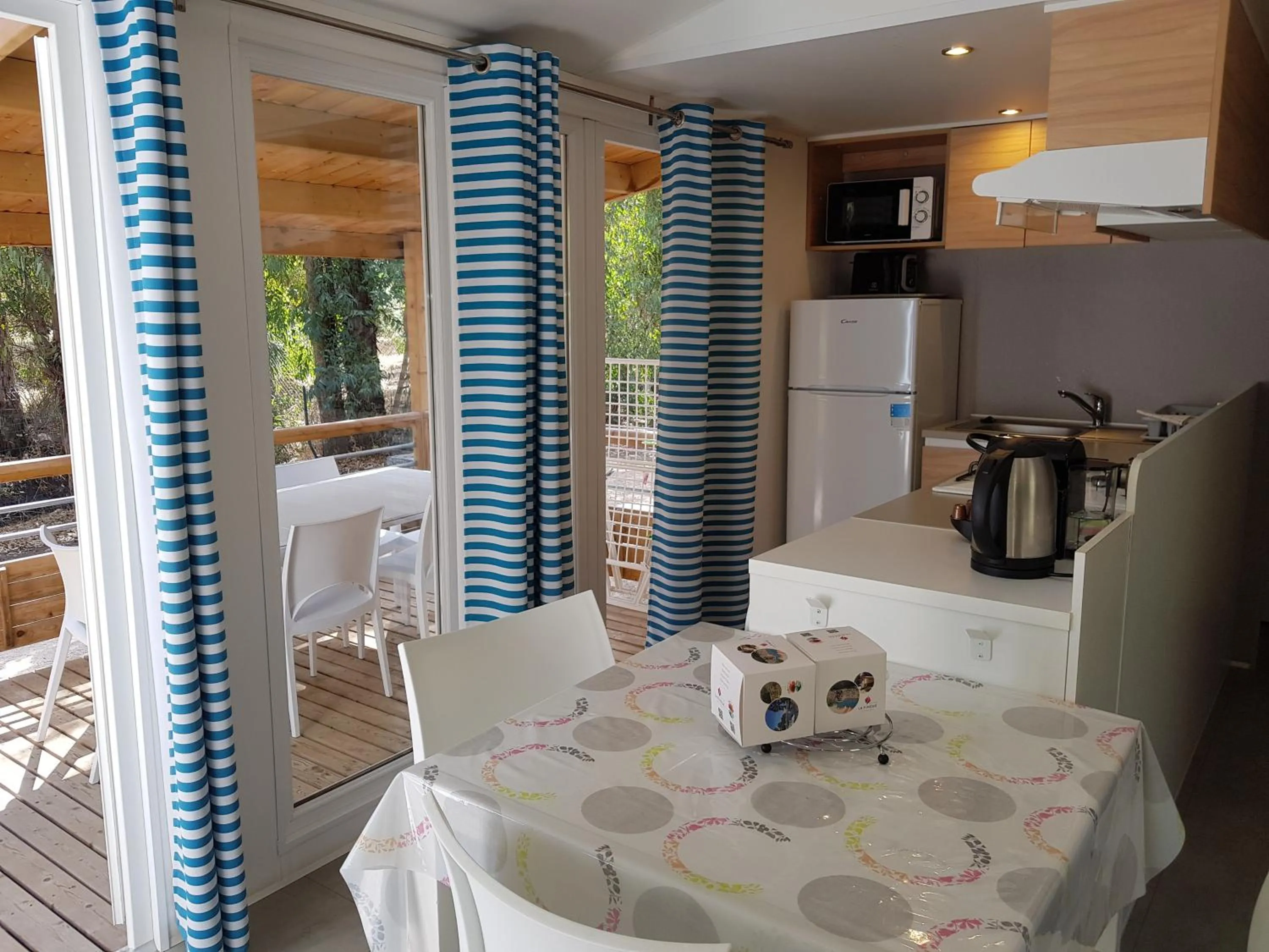 Kitchen or kitchenette in Camping La Pinède