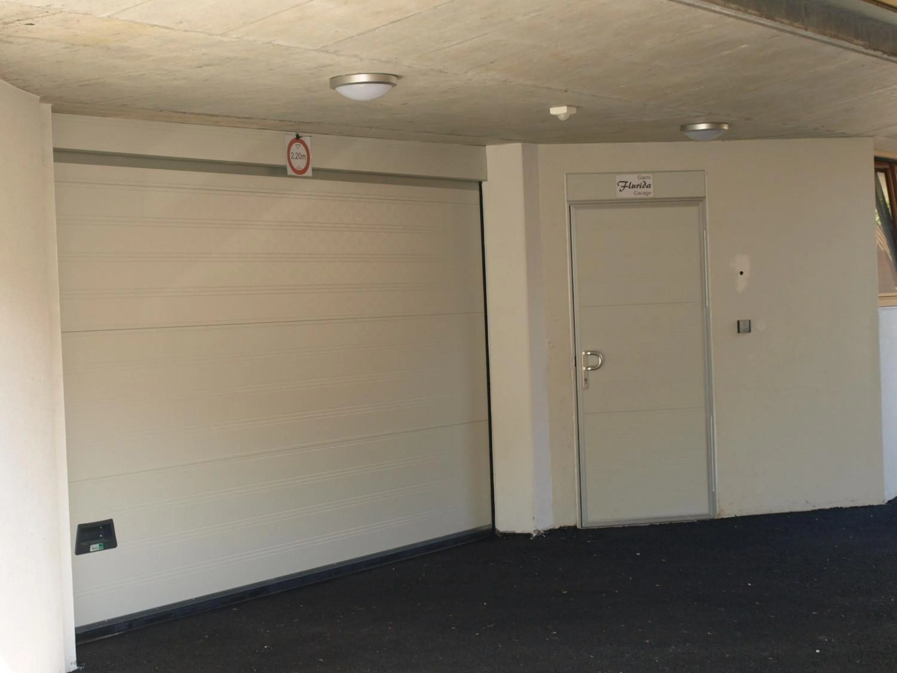 Area and facilities in Garni Flurida