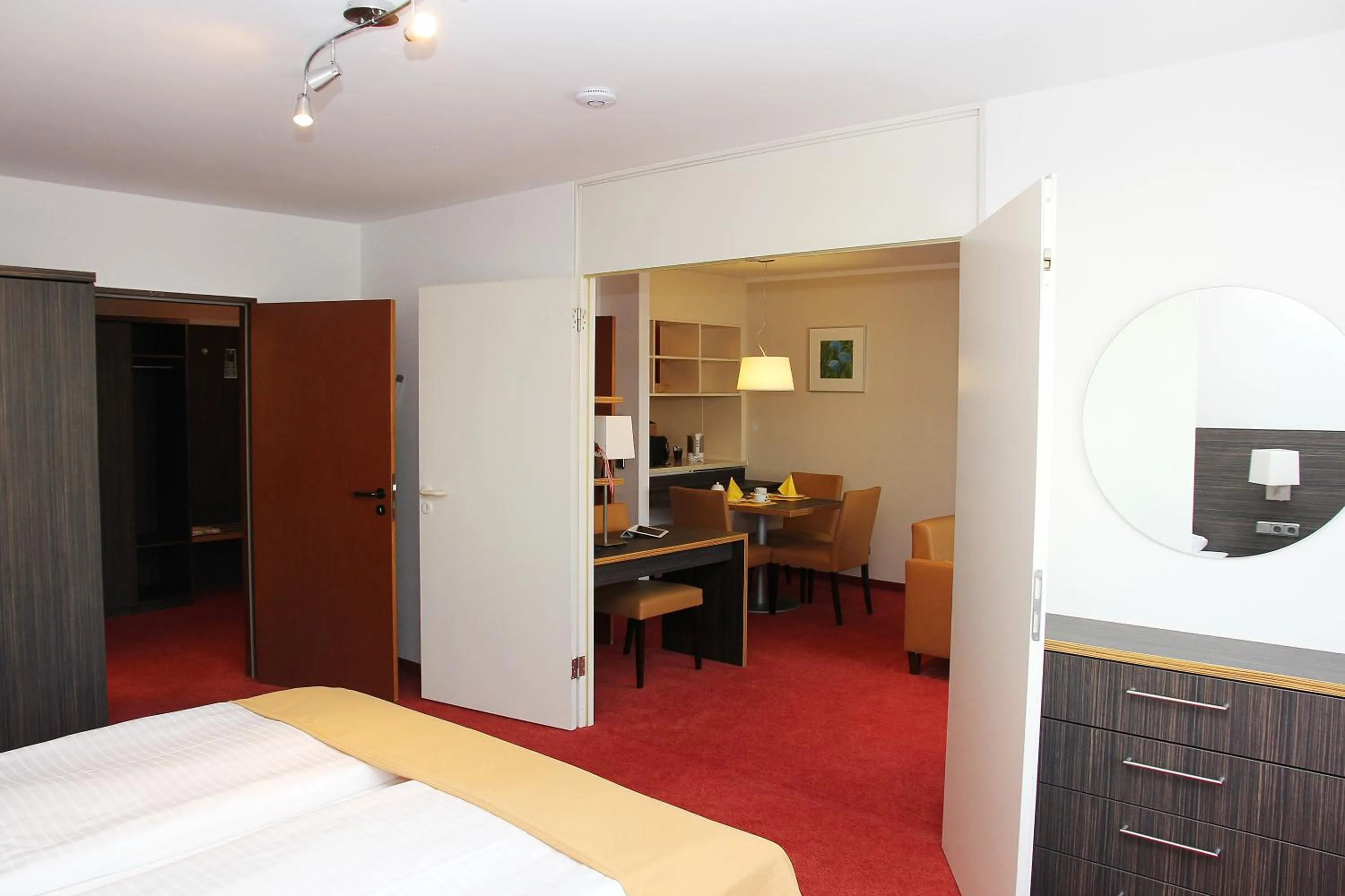 Dining area, Bed in Hotel Gästehaus Forum am Westkreuz