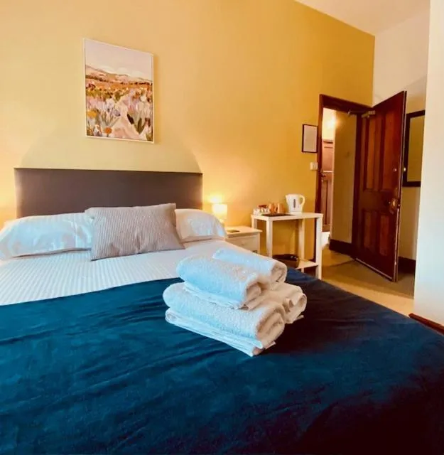 Bed in 3 Cambridge Villas