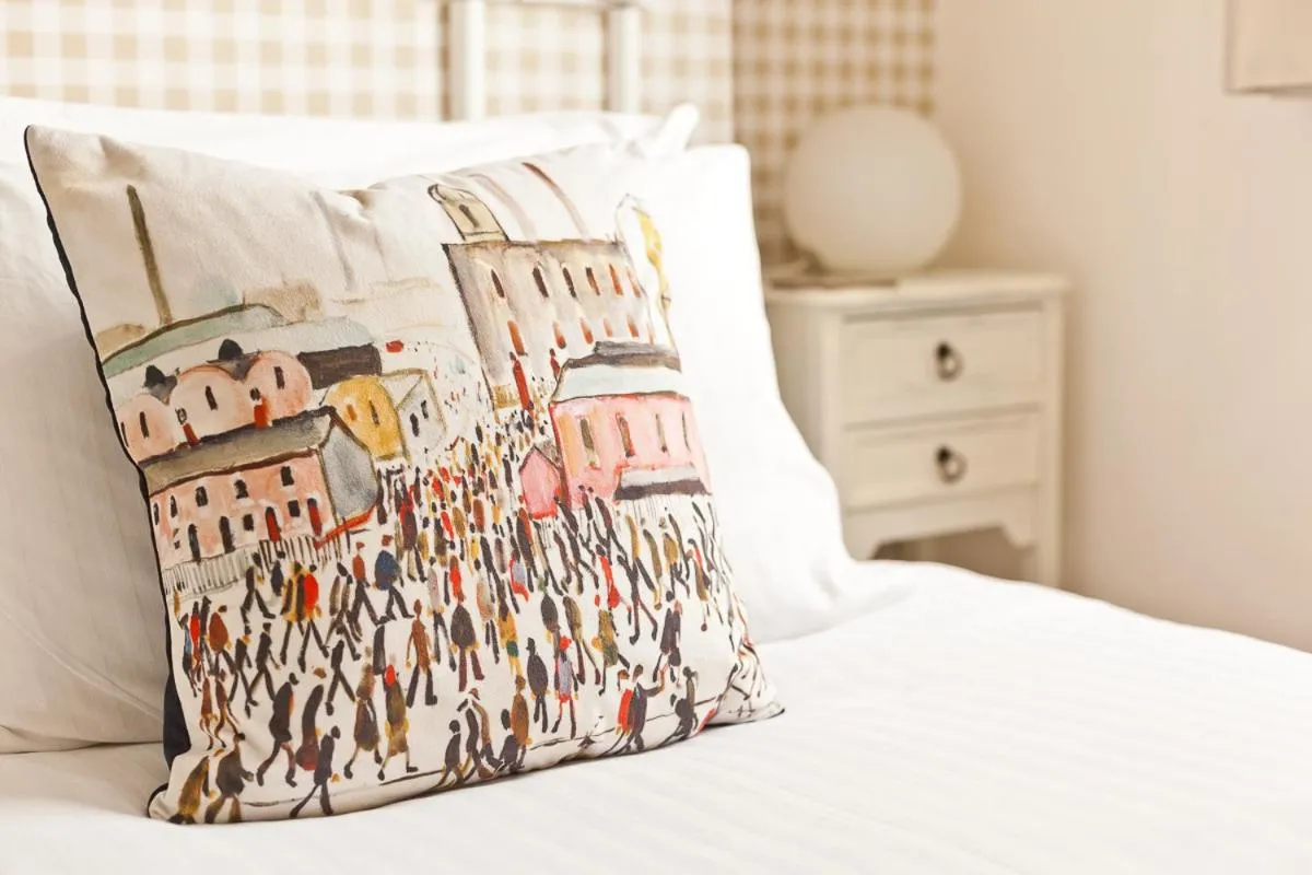 Bed in 3 Cambridge Villas