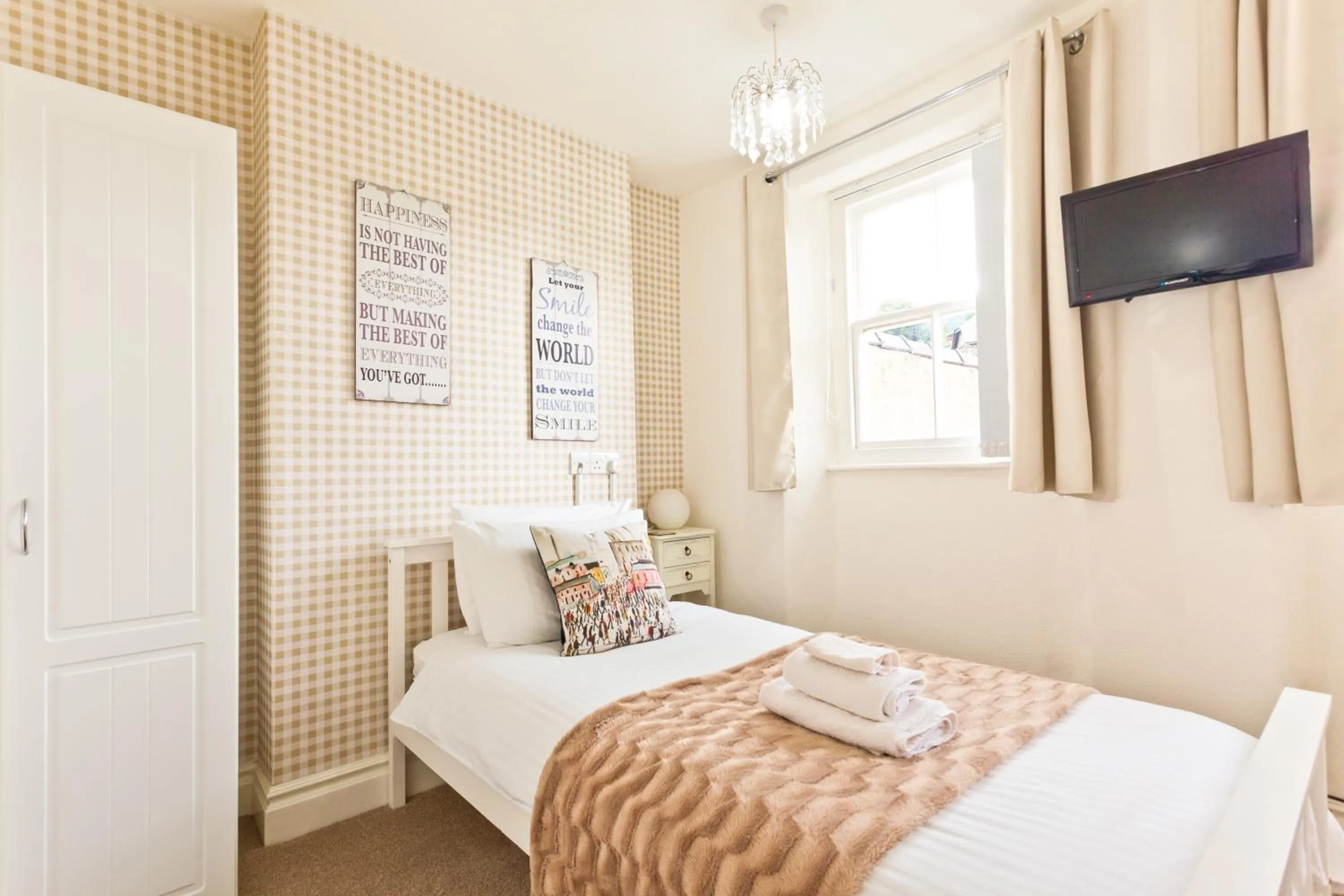 Bed in 3 Cambridge Villas