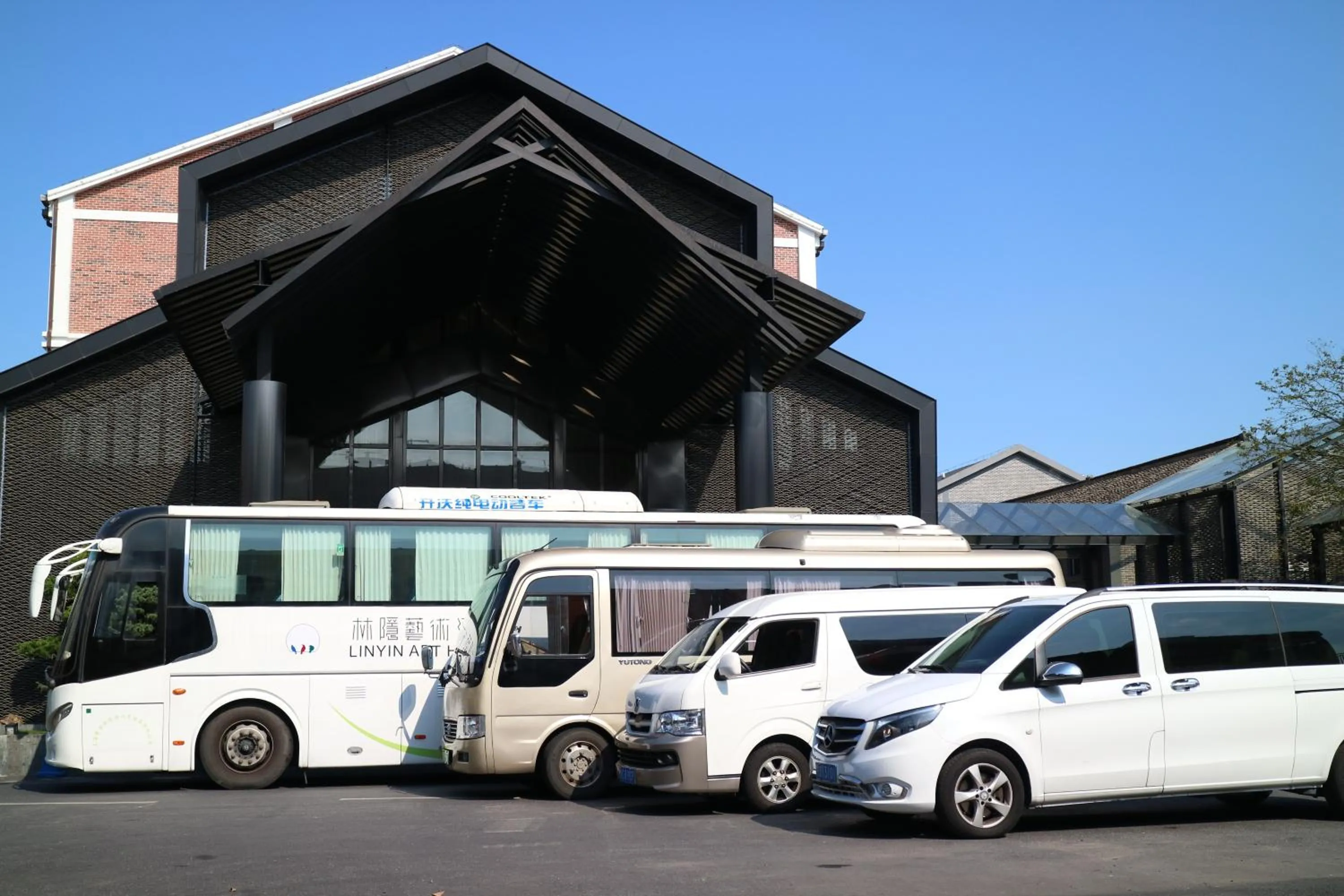 shuttle in Lin Yin Art Hotel Shanghai（Pudong airport）
