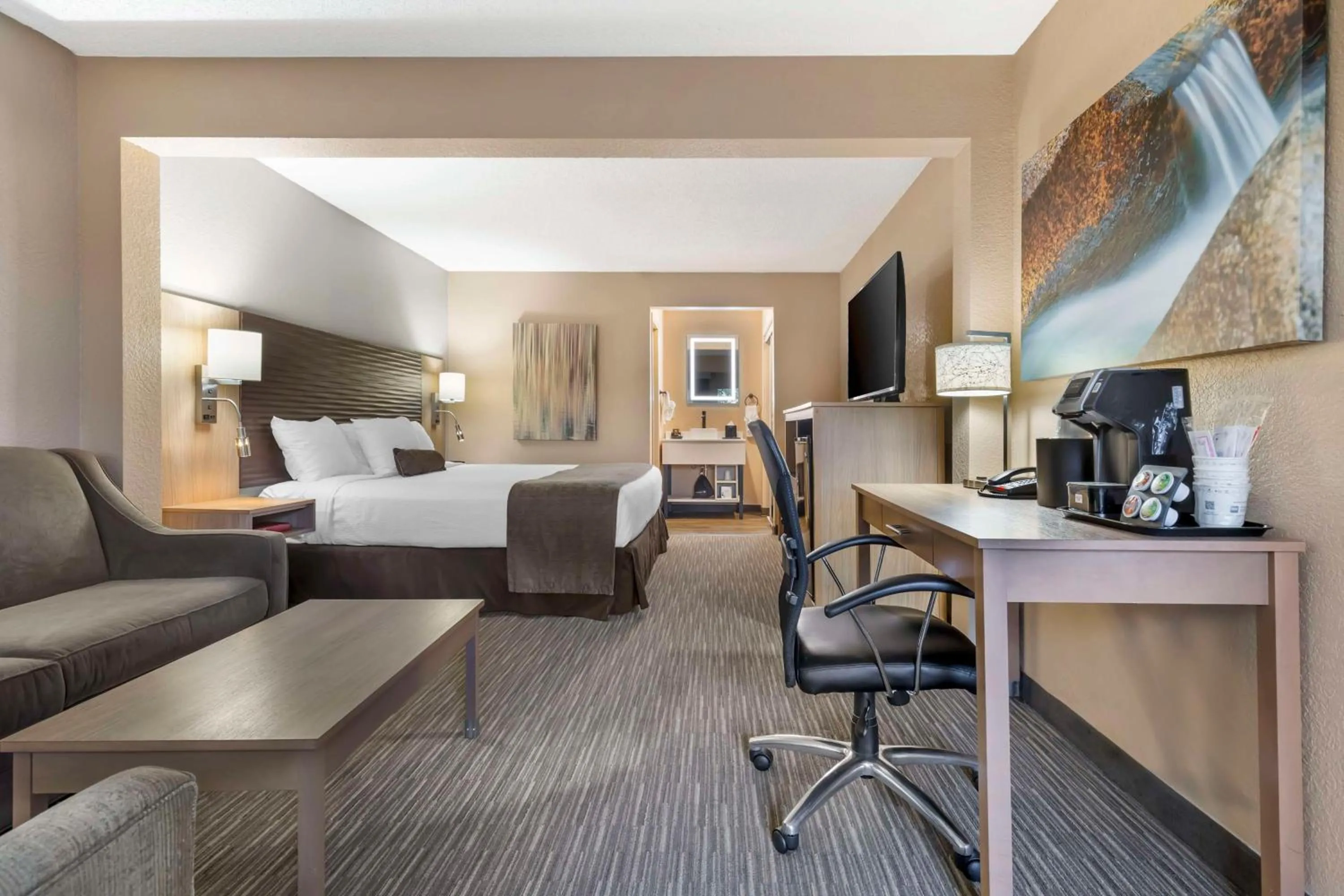 Bed in Best Western Plus Landing View Inn & Suites