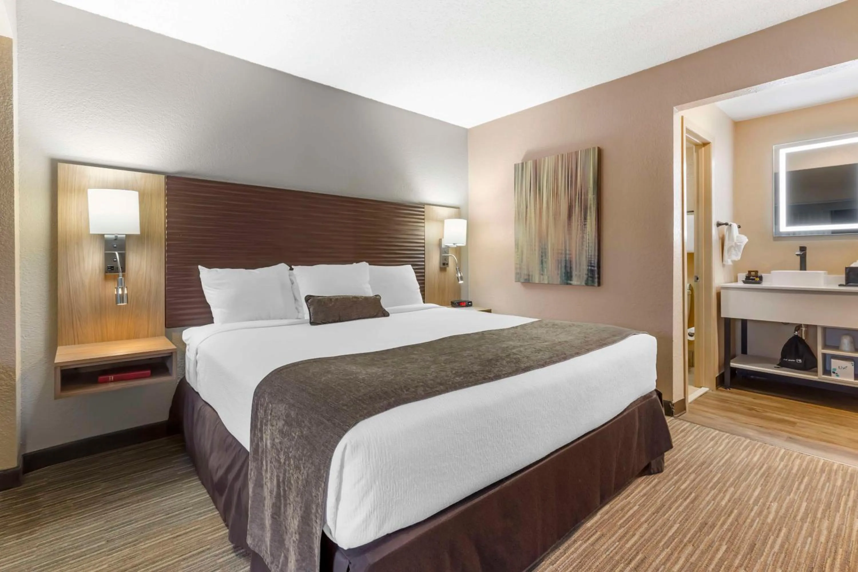 Bedroom, Bed in Best Western Plus Landing View Inn & Suites