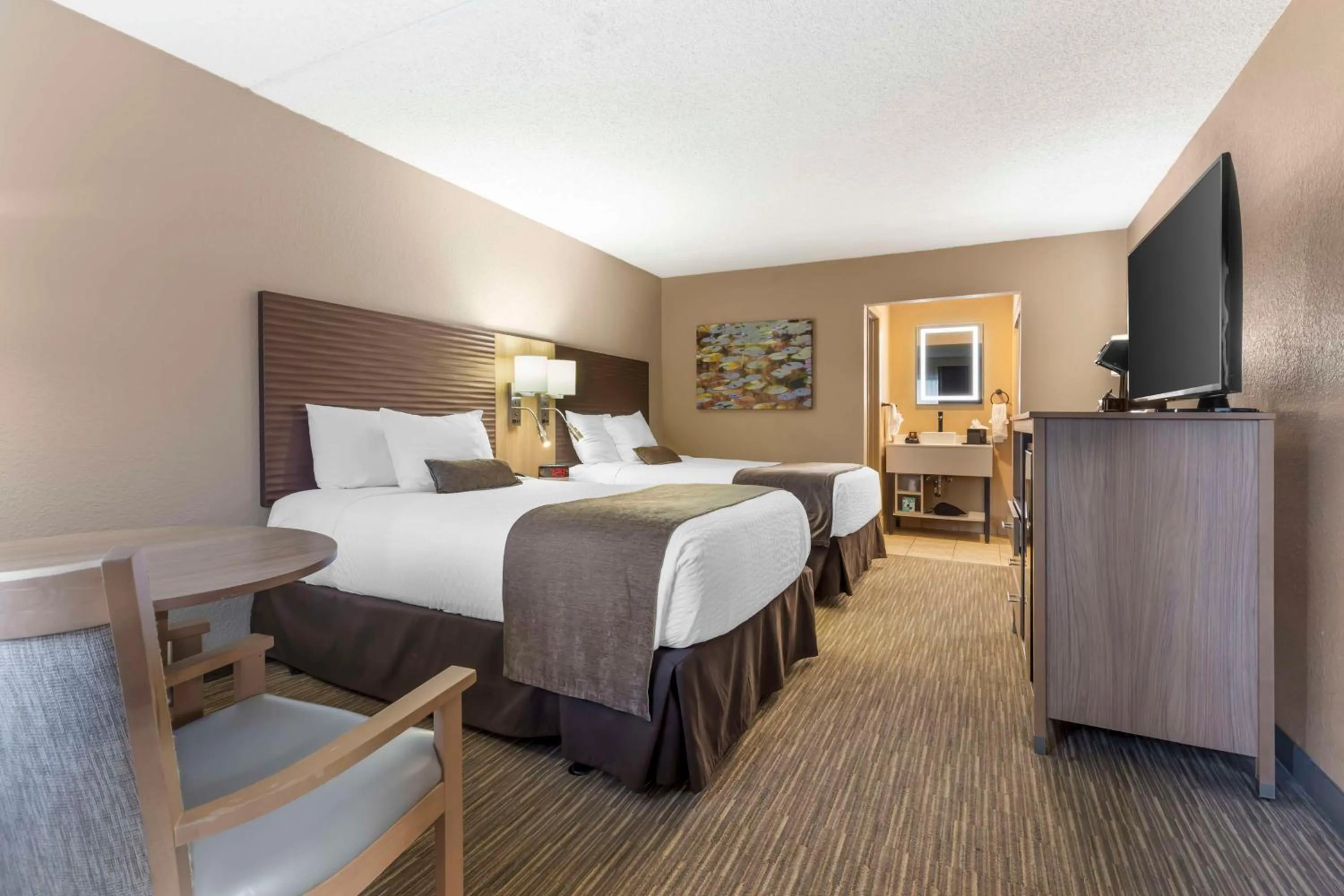 Bedroom, Bed in Best Western Plus Landing View Inn & Suites