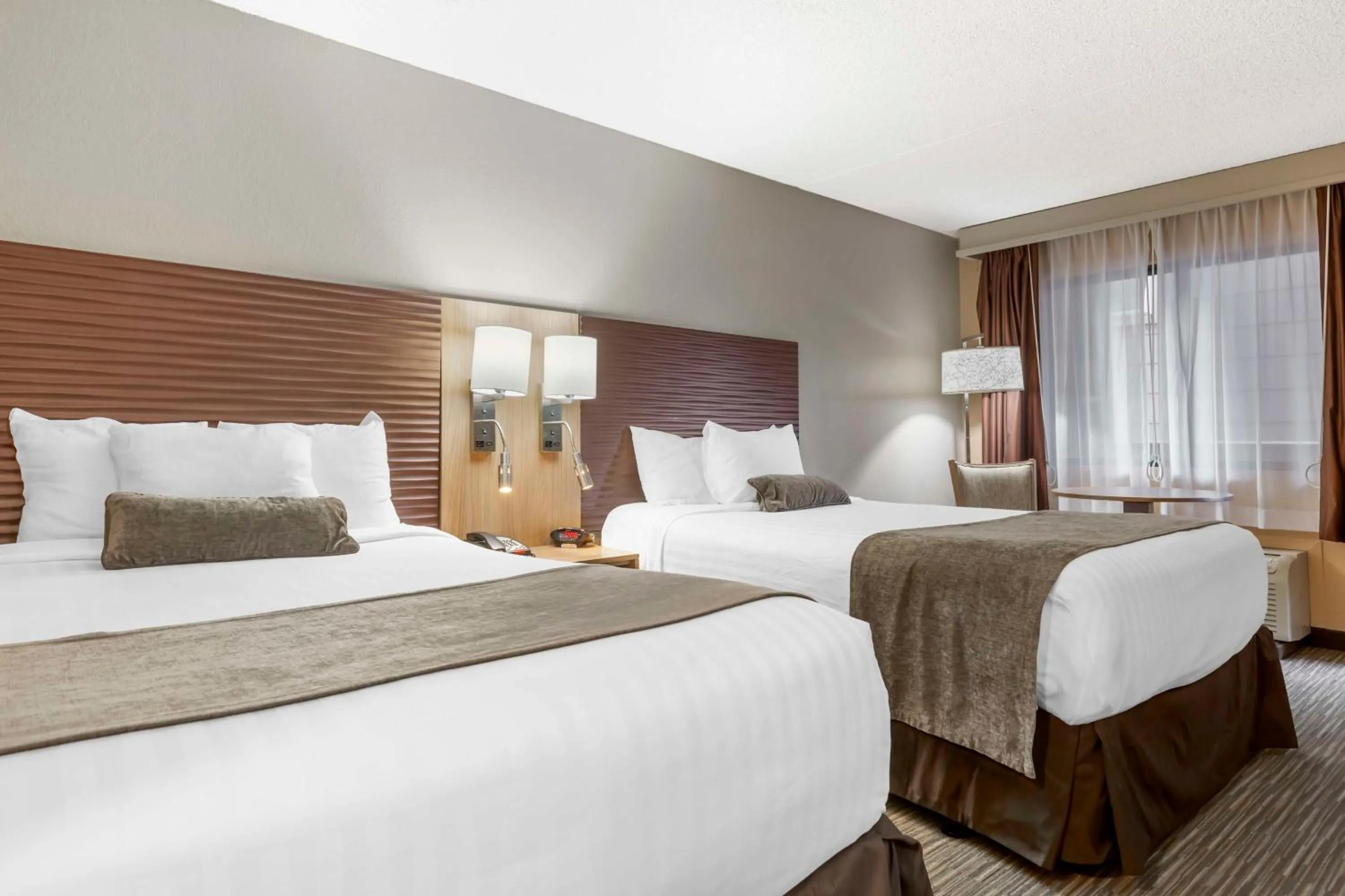 Bed in Best Western Plus Landing View Inn & Suites