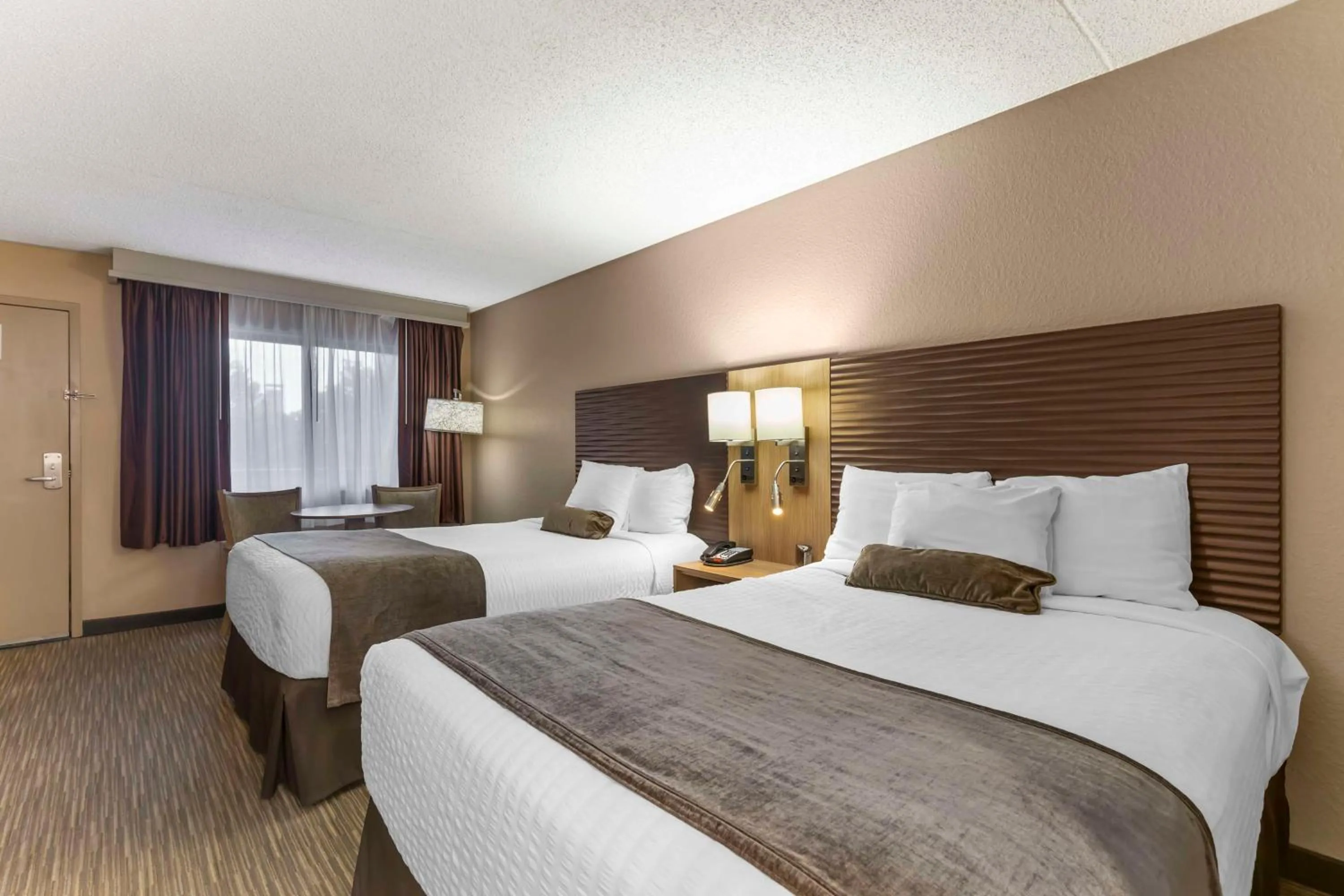 Bed in Best Western Plus Landing View Inn & Suites