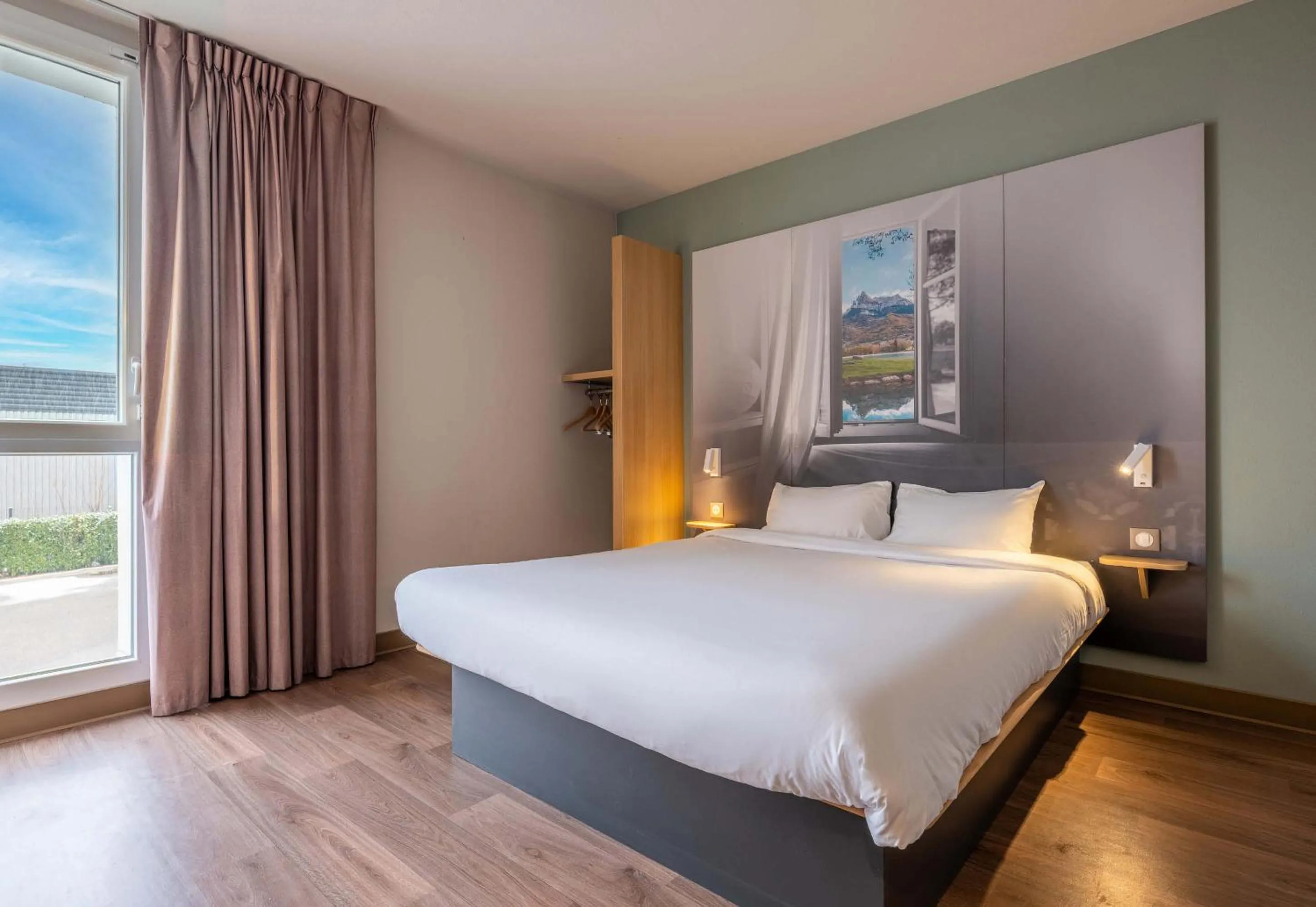 Bedroom, Bed in B&B HOTEL ANNEMASSE Saint-Cergues