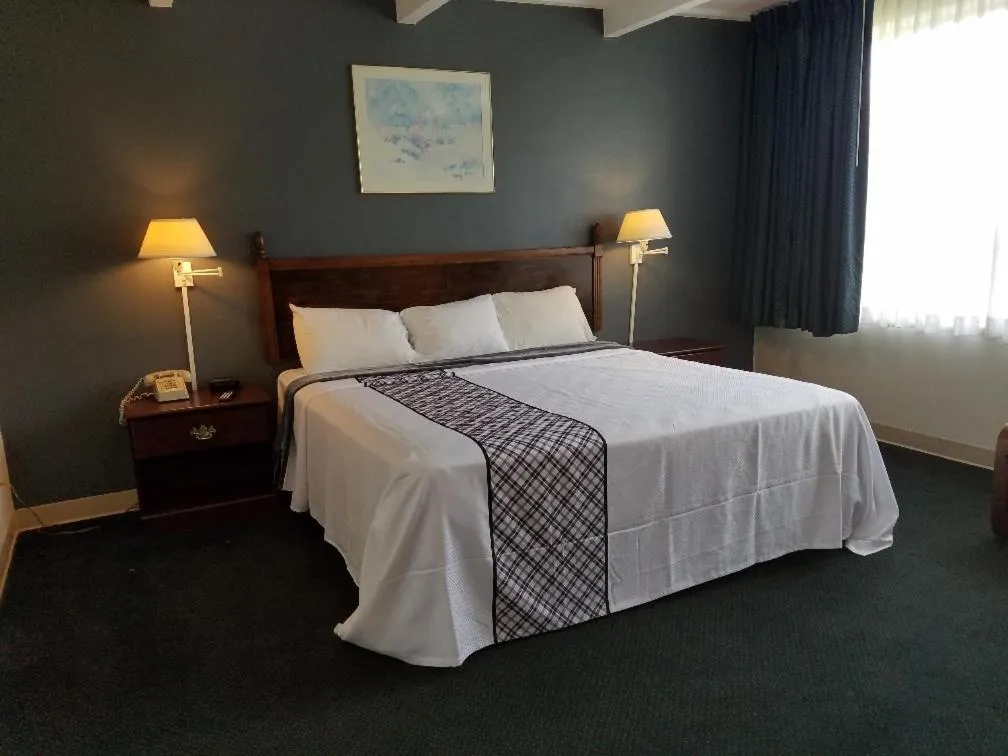 Bed in Travelodge by Wyndham Lake George NY