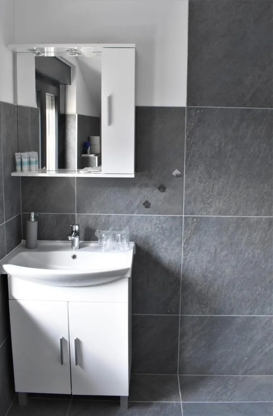 Bathroom in Filipovic rent a car & apartments