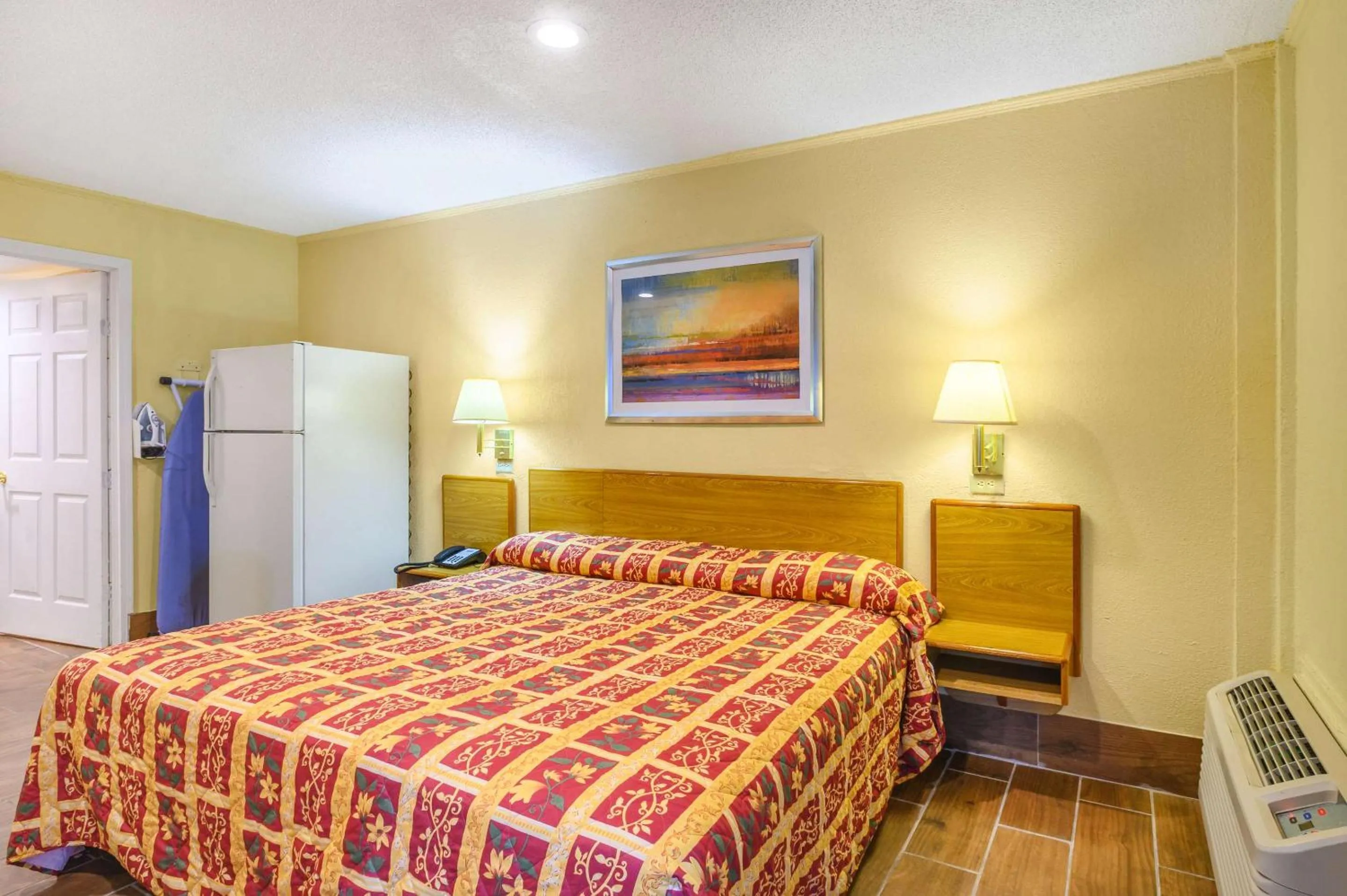 Bedroom, Bed in Rodeway Inn