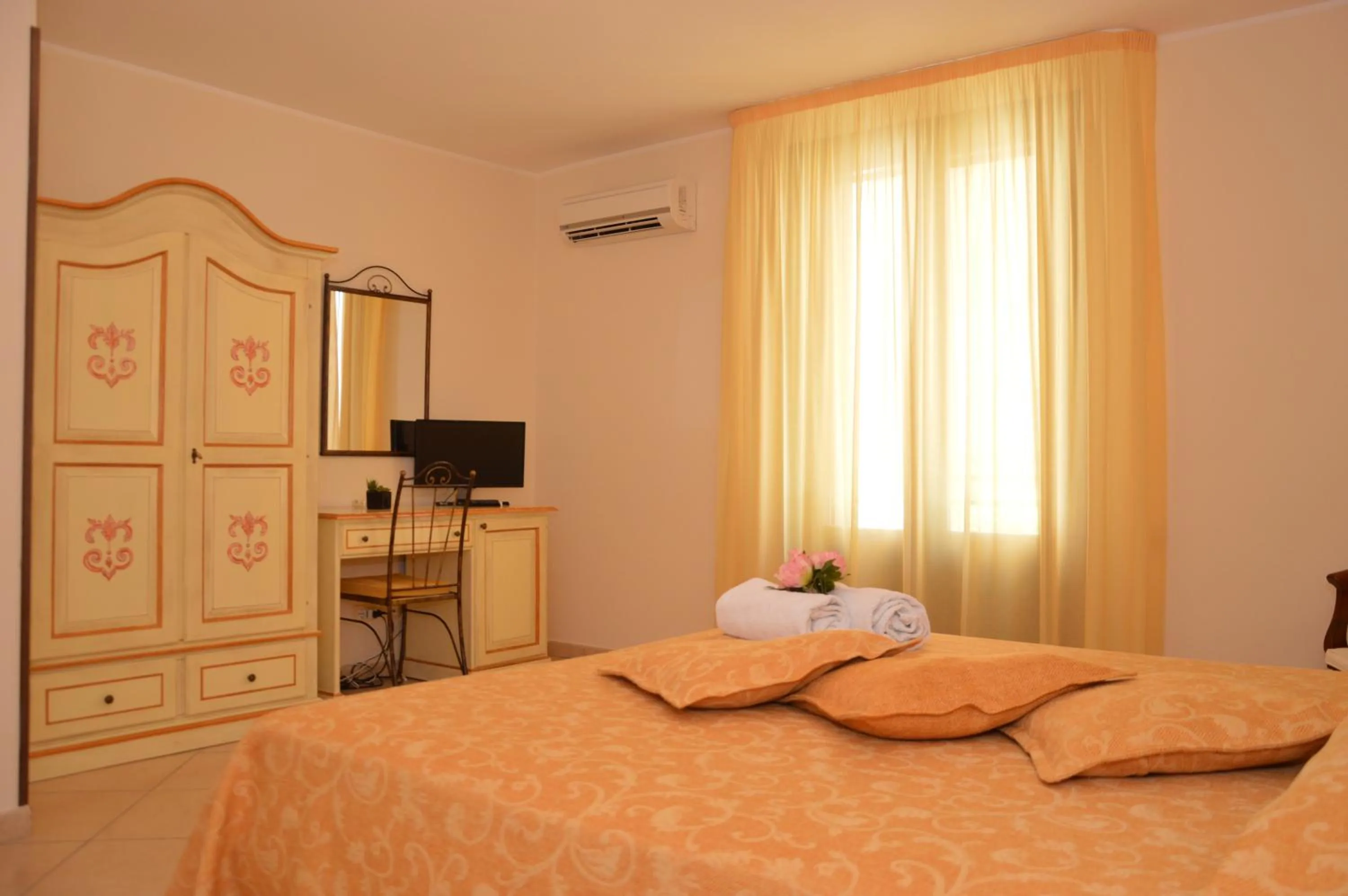 Photo of the whole room in Attinia