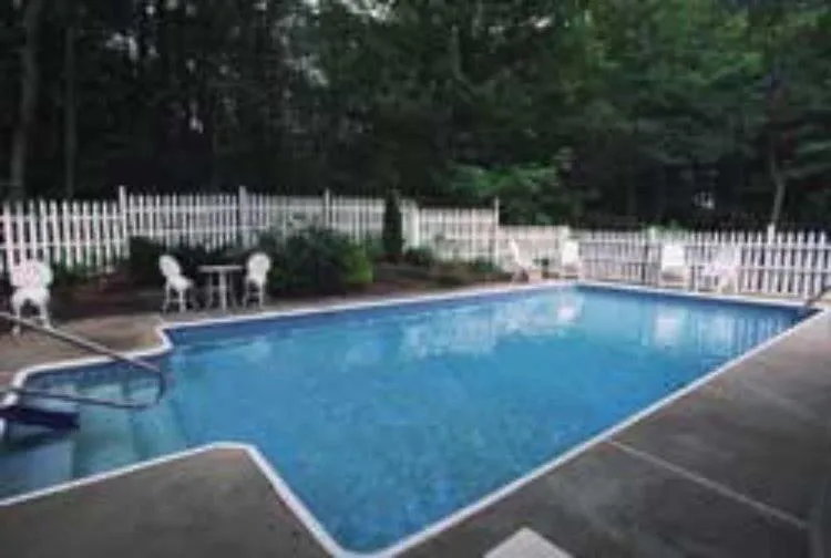 Swimming pool in Red Elephant Inn Bed and Breakfast