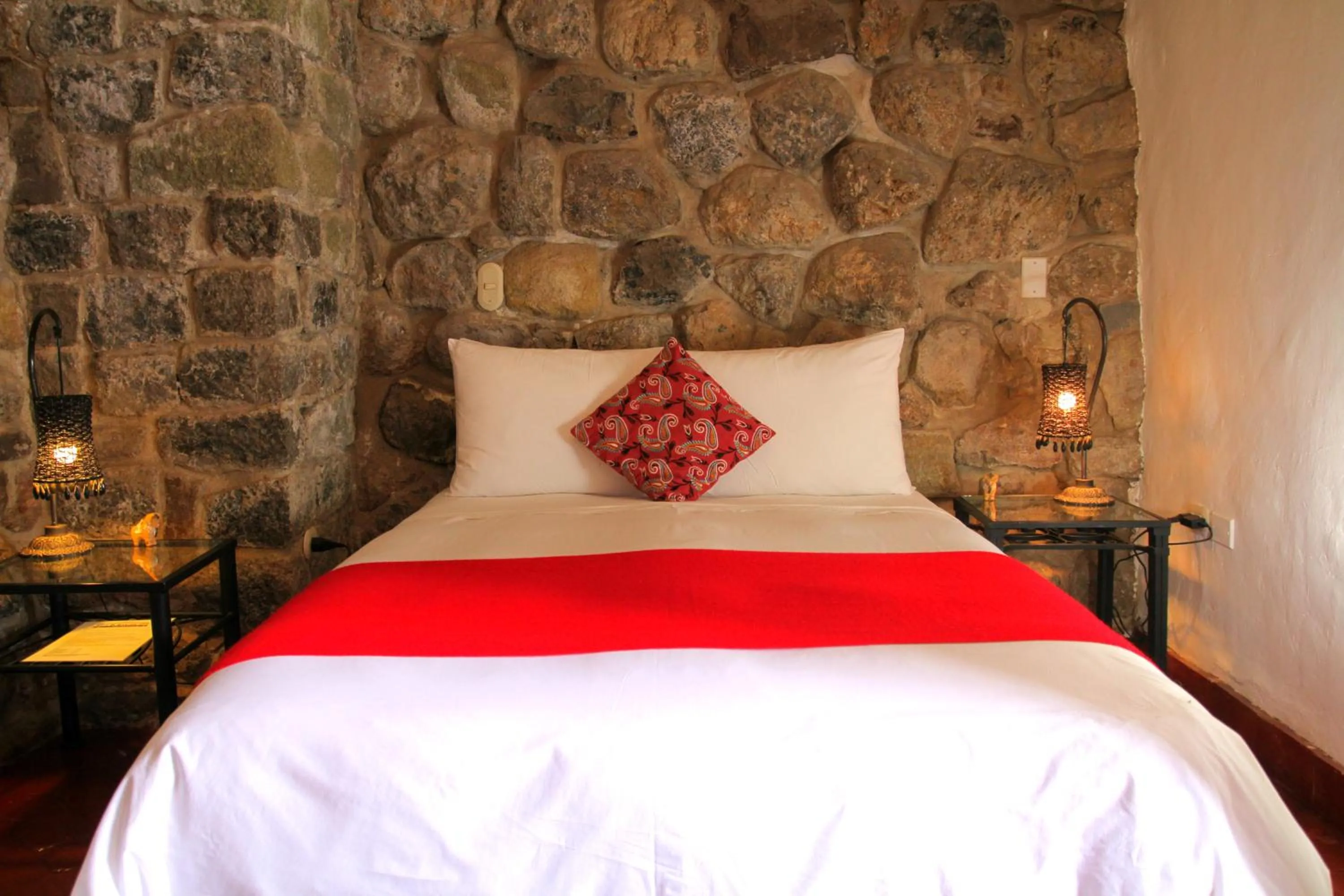 Photo of the whole room, Bed in Rumi Wasi