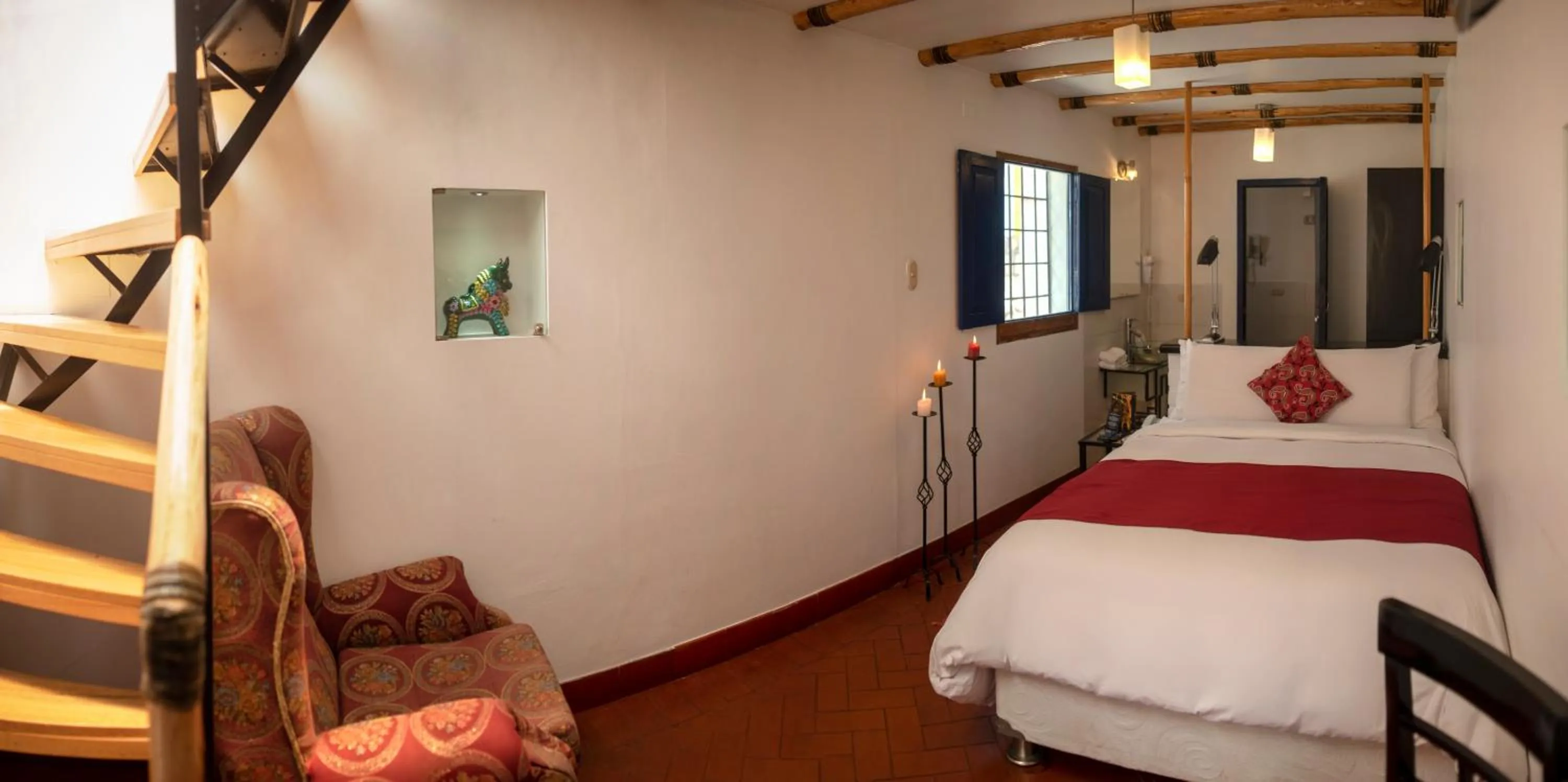 Photo of the whole room, Bed in Rumi Wasi