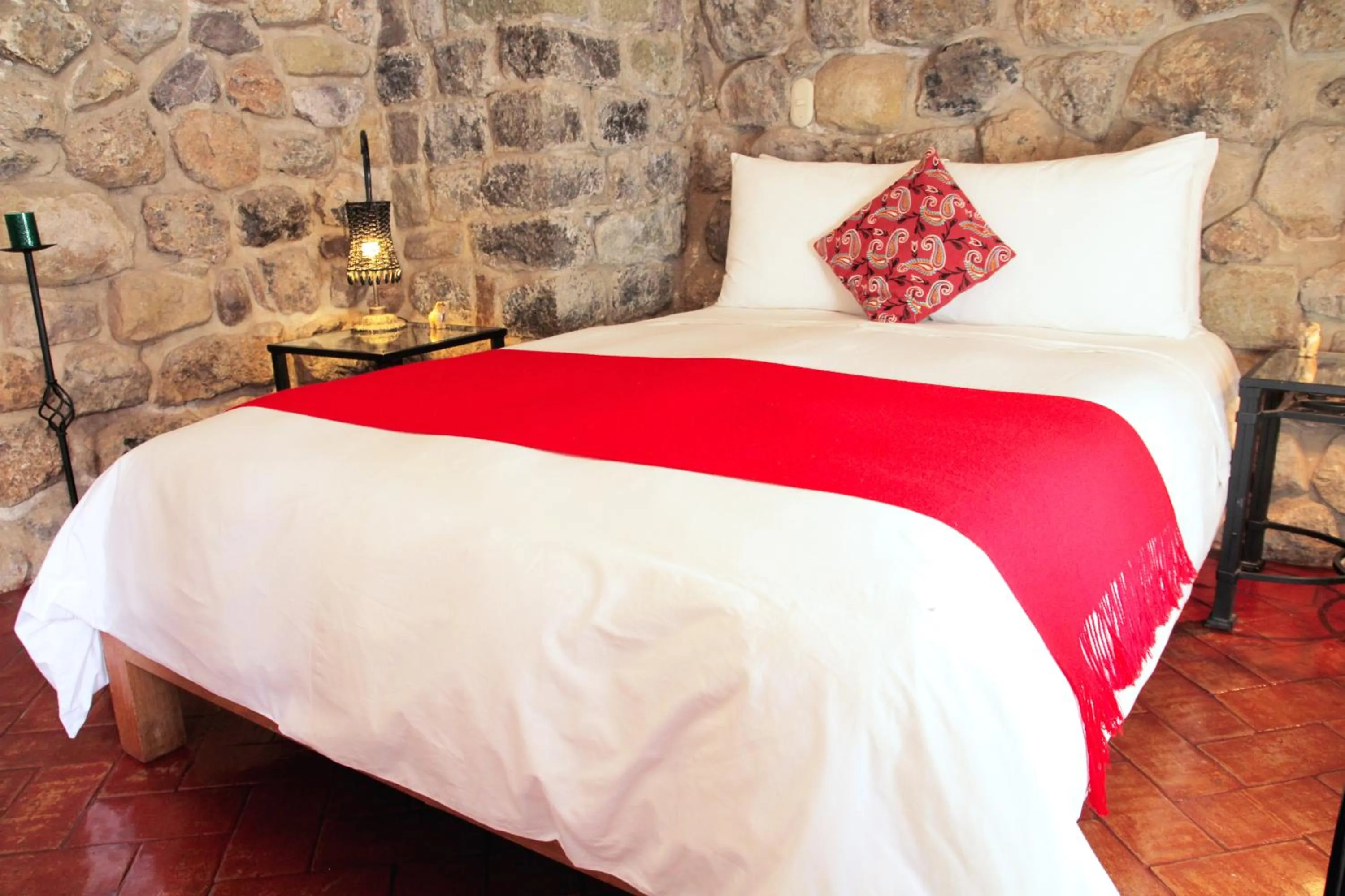 Photo of the whole room, Bed in Rumi Wasi