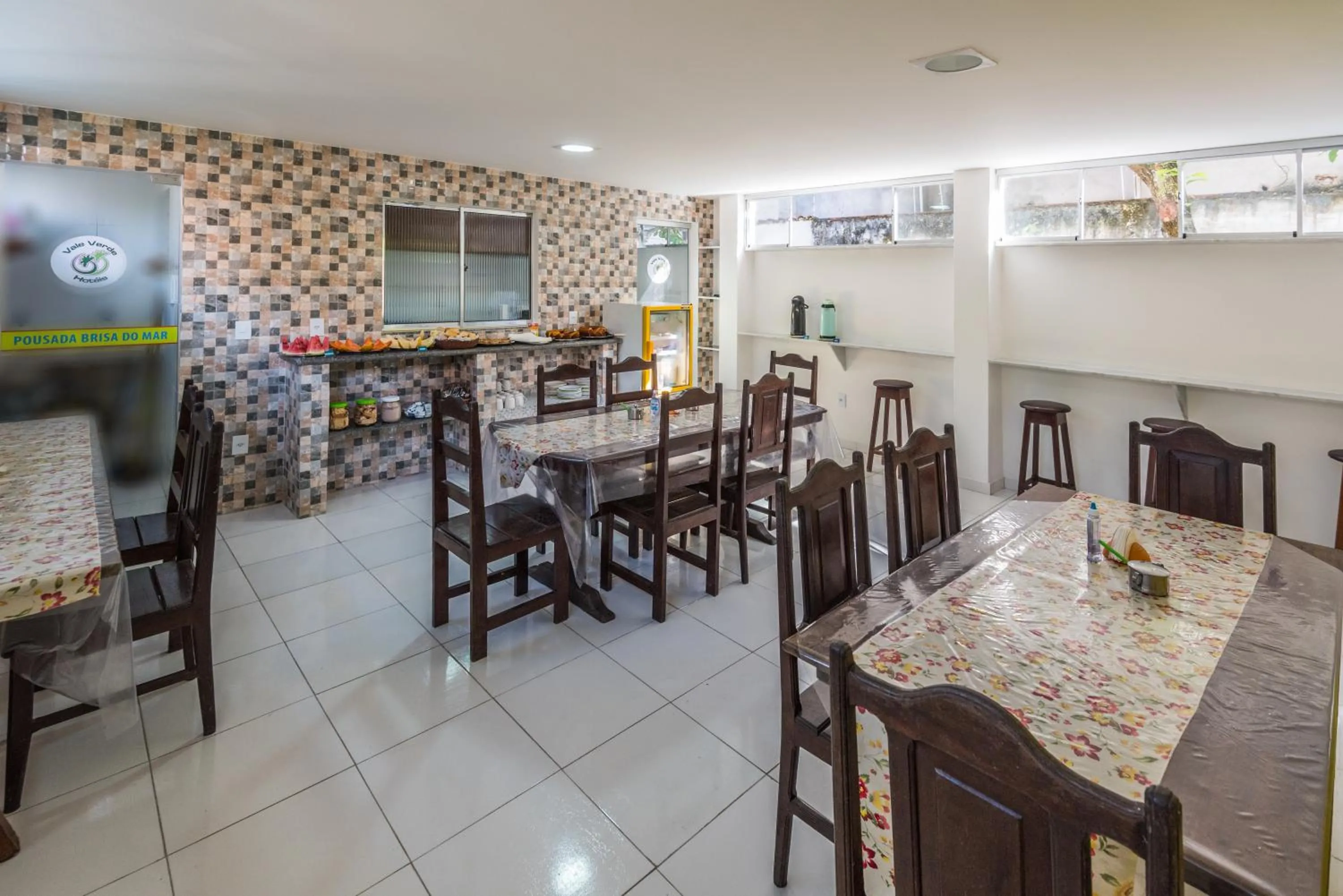 Buffet breakfast in Pousada Brisa do Mar