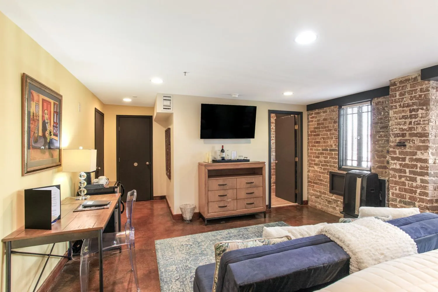 Bed in Canal Street Inn