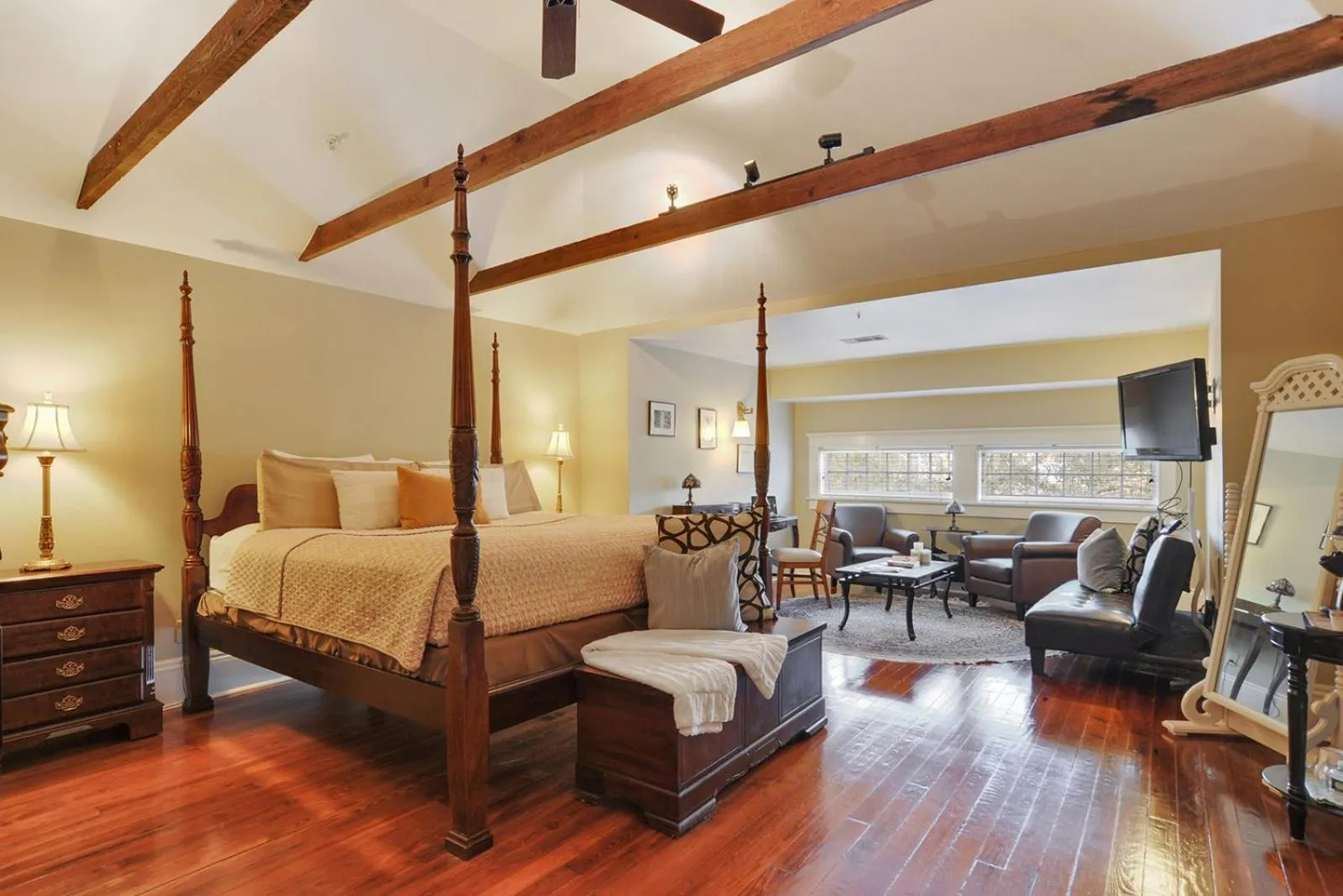 Bed in Canal Street Inn