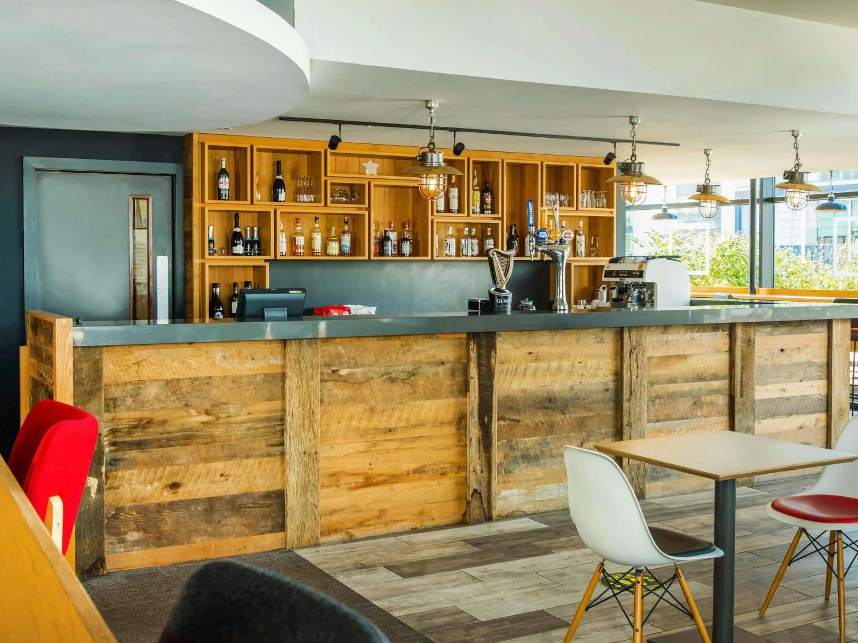 Restaurant/places to eat in ibis Leicester