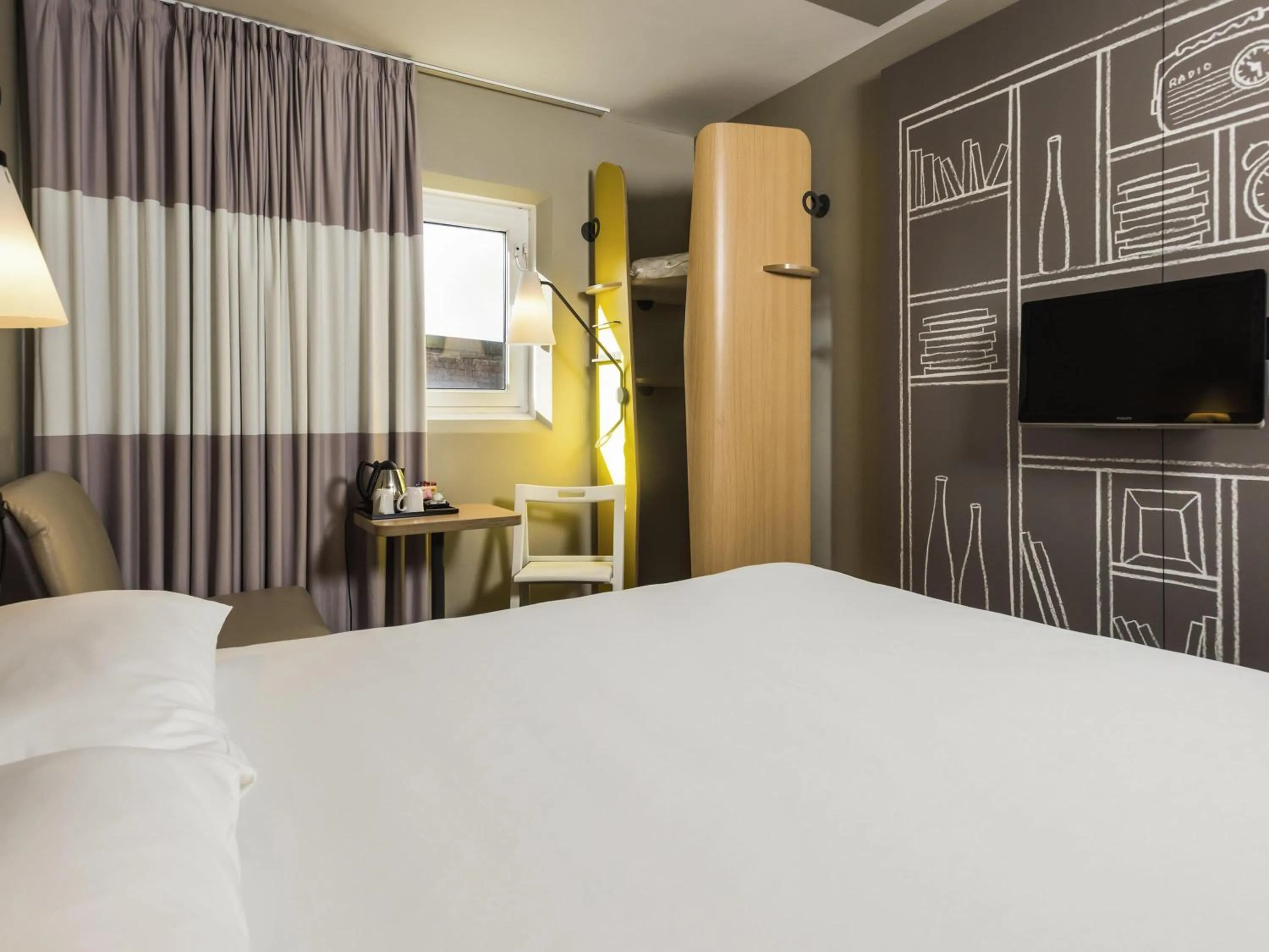 Bedroom, Bed in ibis Leicester