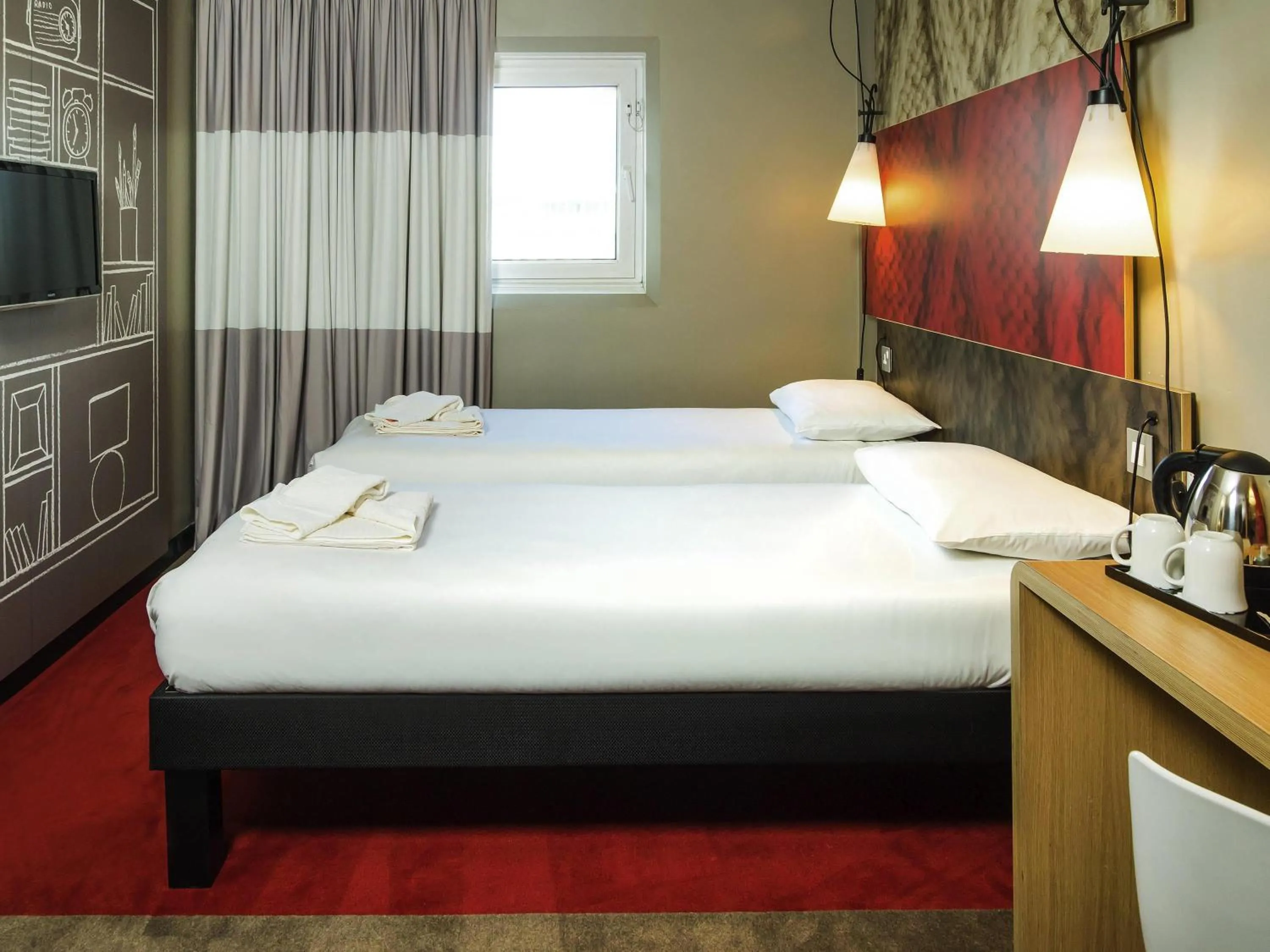 Bedroom, Bed in ibis Leicester