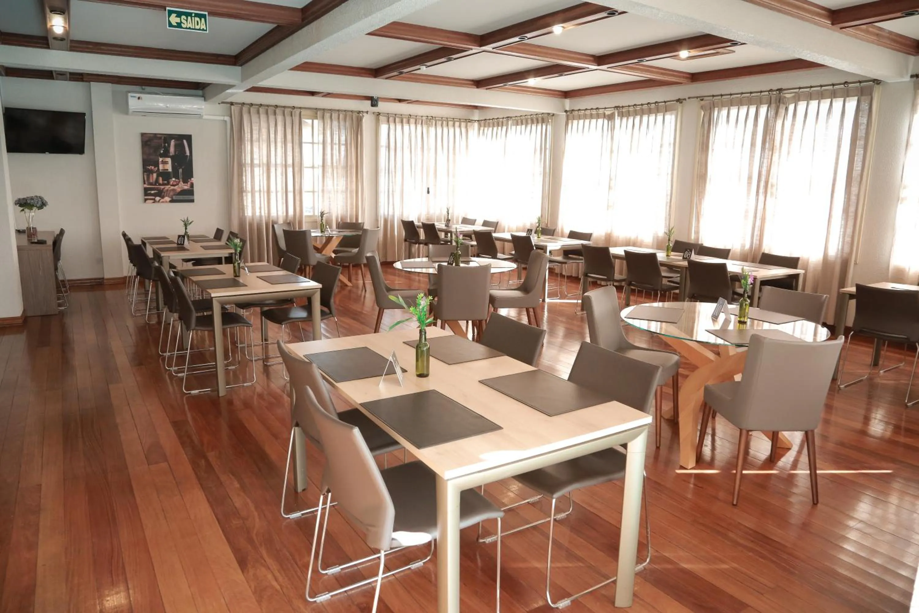 Restaurant/places to eat in Letto Hotel Flores da Cunha