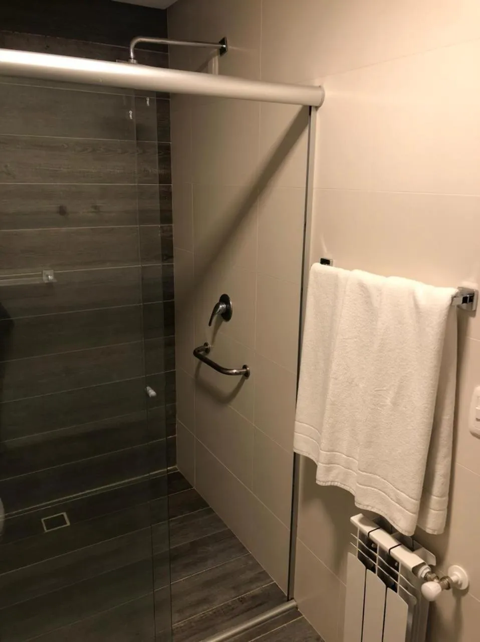 Shower in Letto Hotel Flores da Cunha