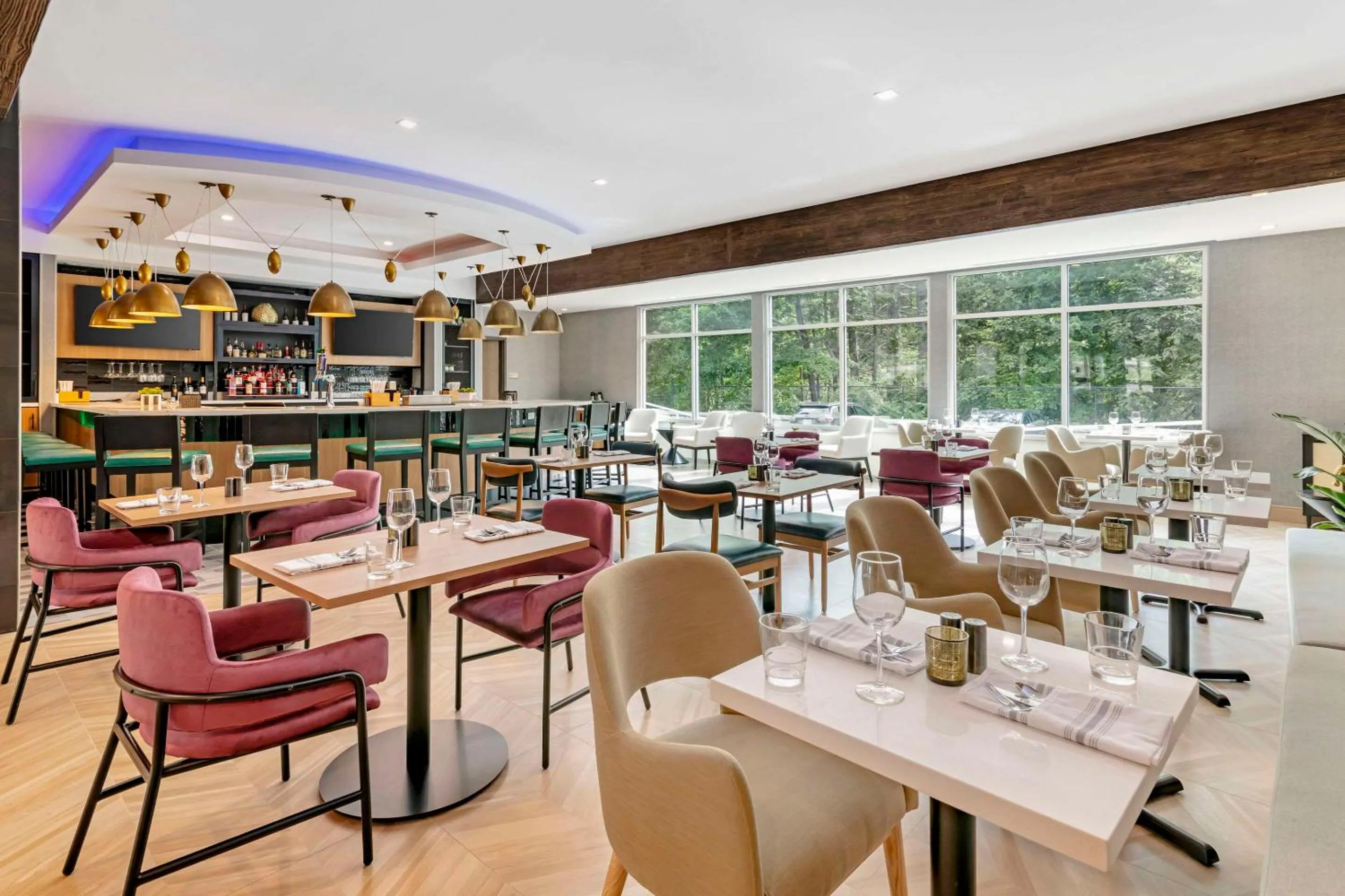 Restaurant/places to eat in Cambria Hotel North Conway