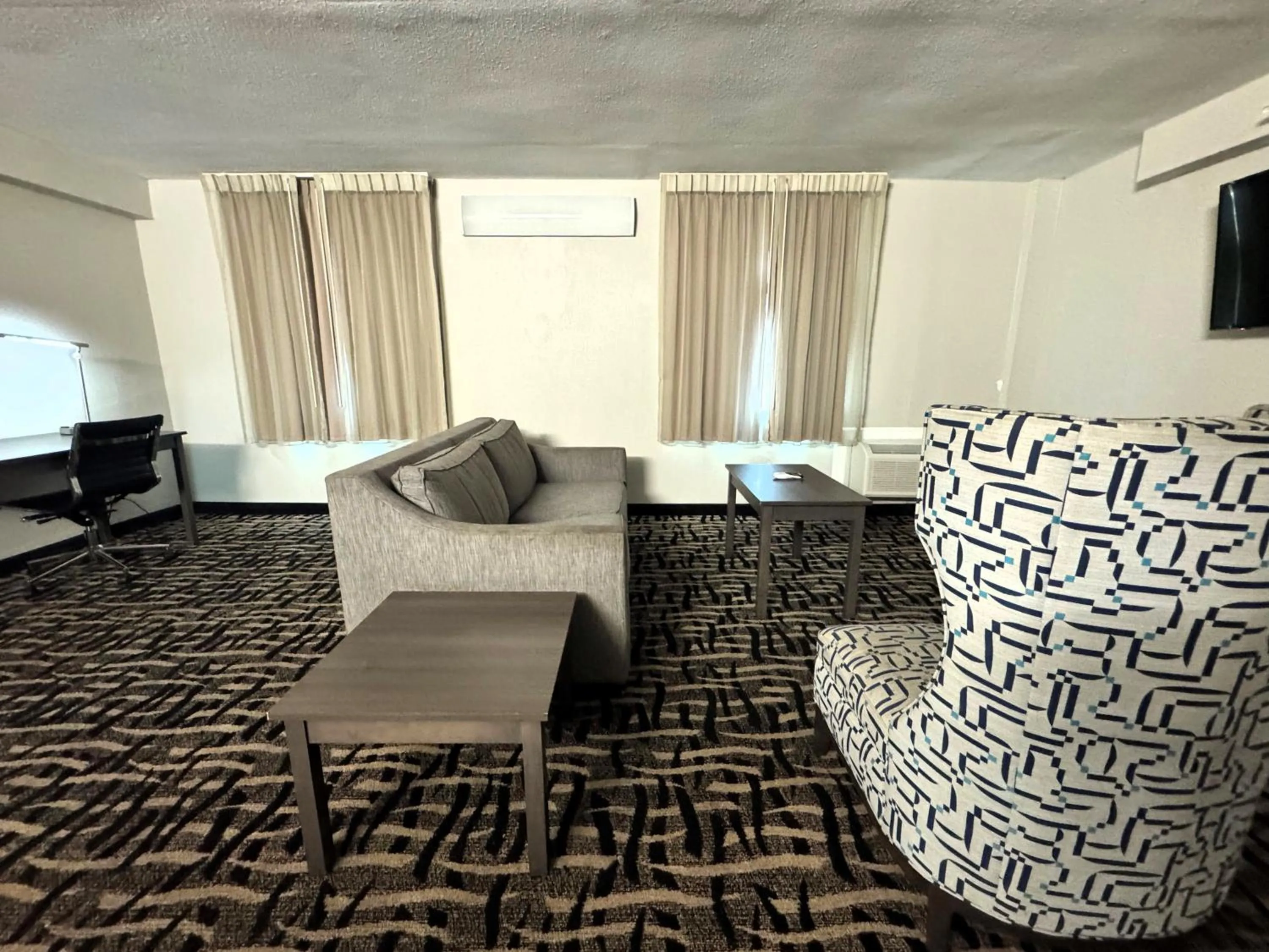 Seating area in Wingate by Wyndham Horn Lake Southaven