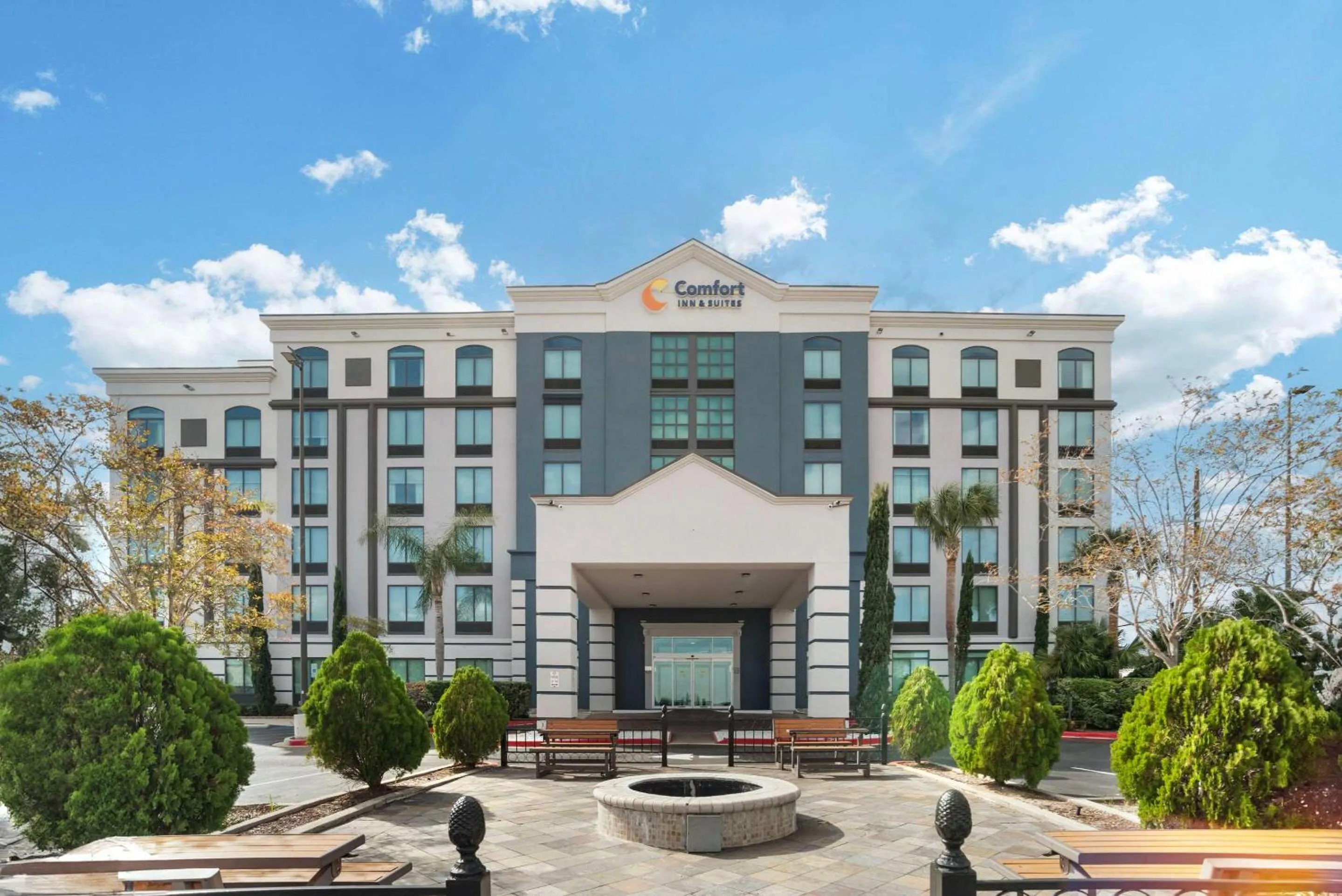 Property building in Comfort Inn & Suites New Orleans Airport North