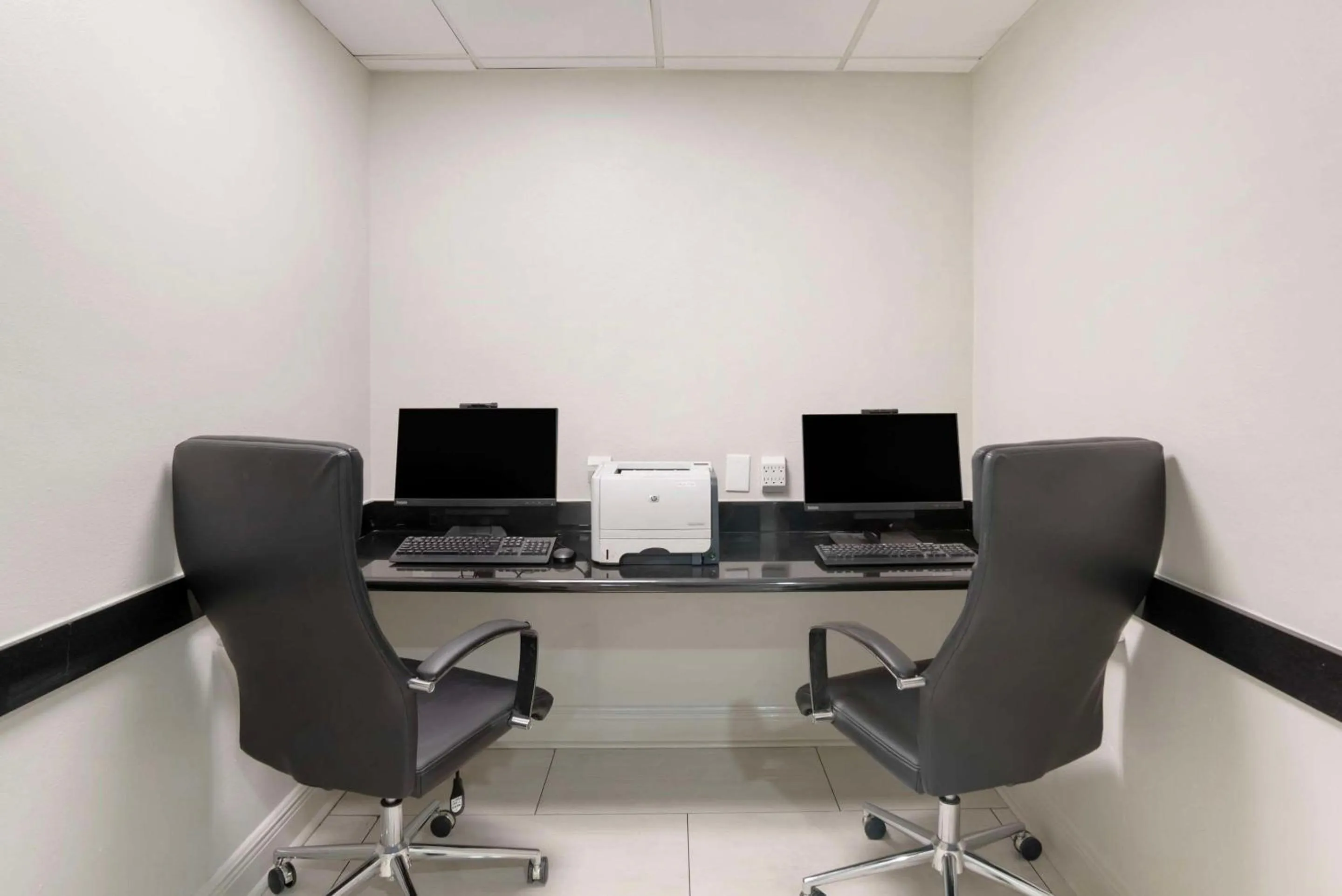 Business facilities in Comfort Inn & Suites New Orleans Airport North