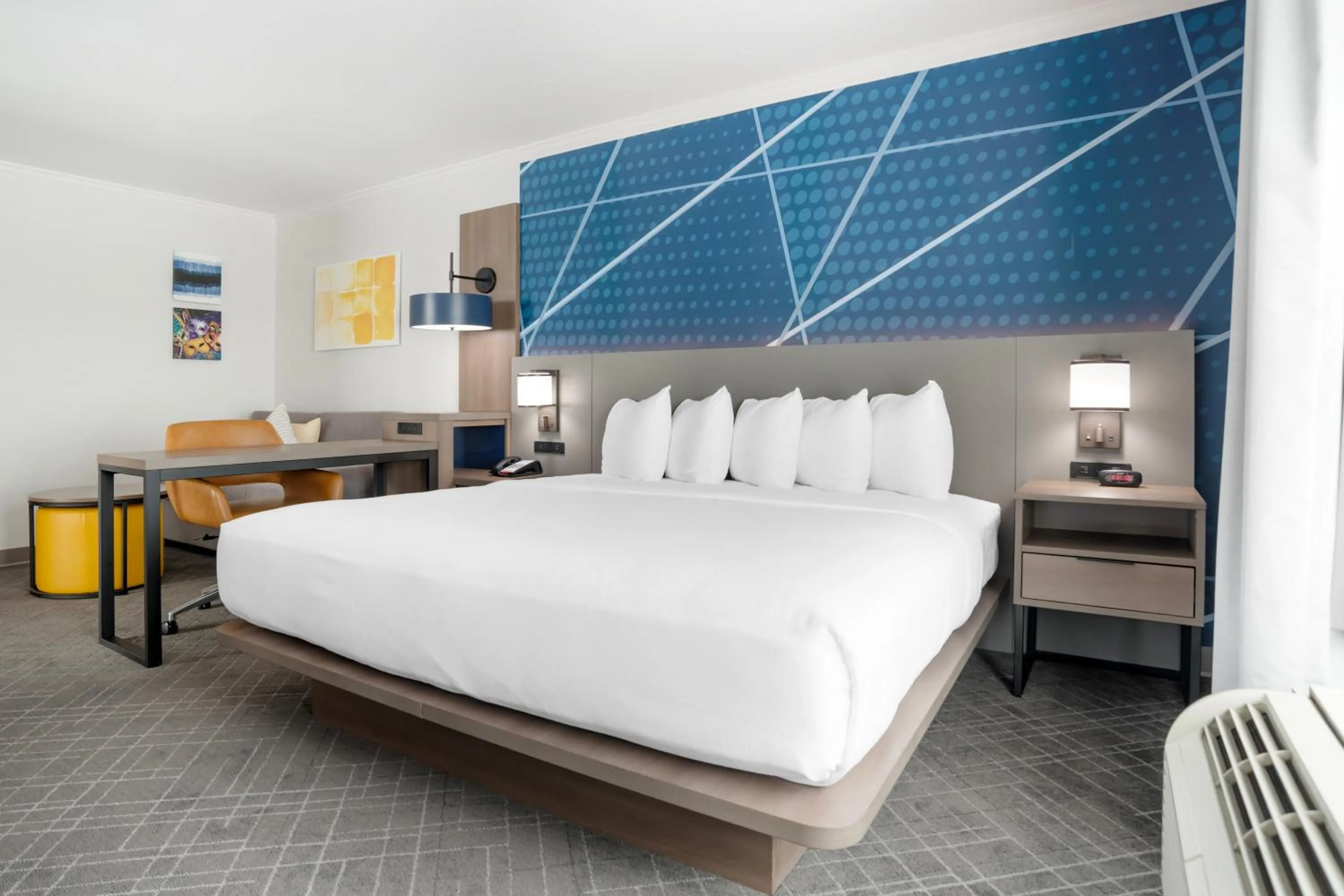 Bed in Comfort Inn & Suites New Orleans Airport North