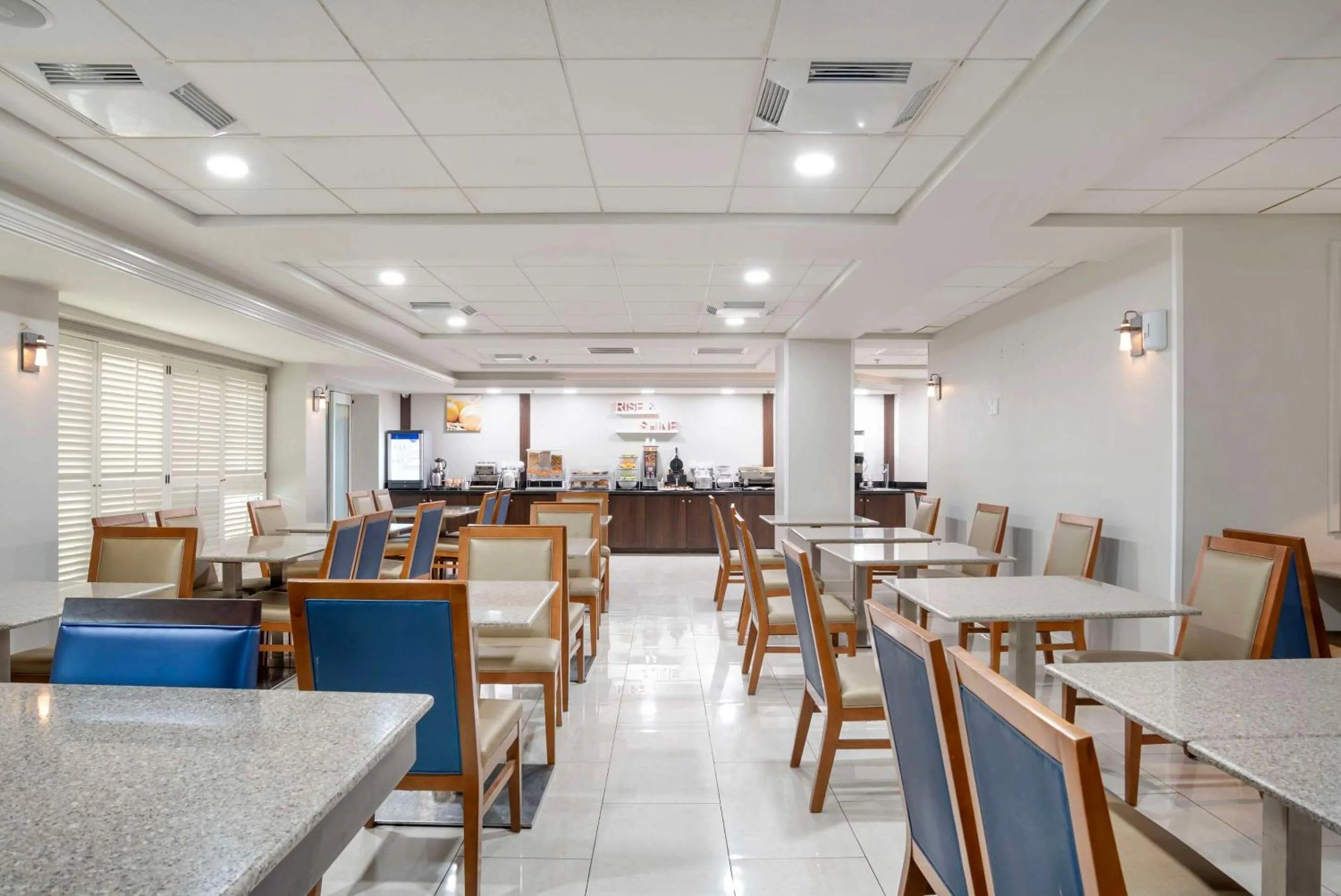 Breakfast in Comfort Inn & Suites New Orleans Airport North