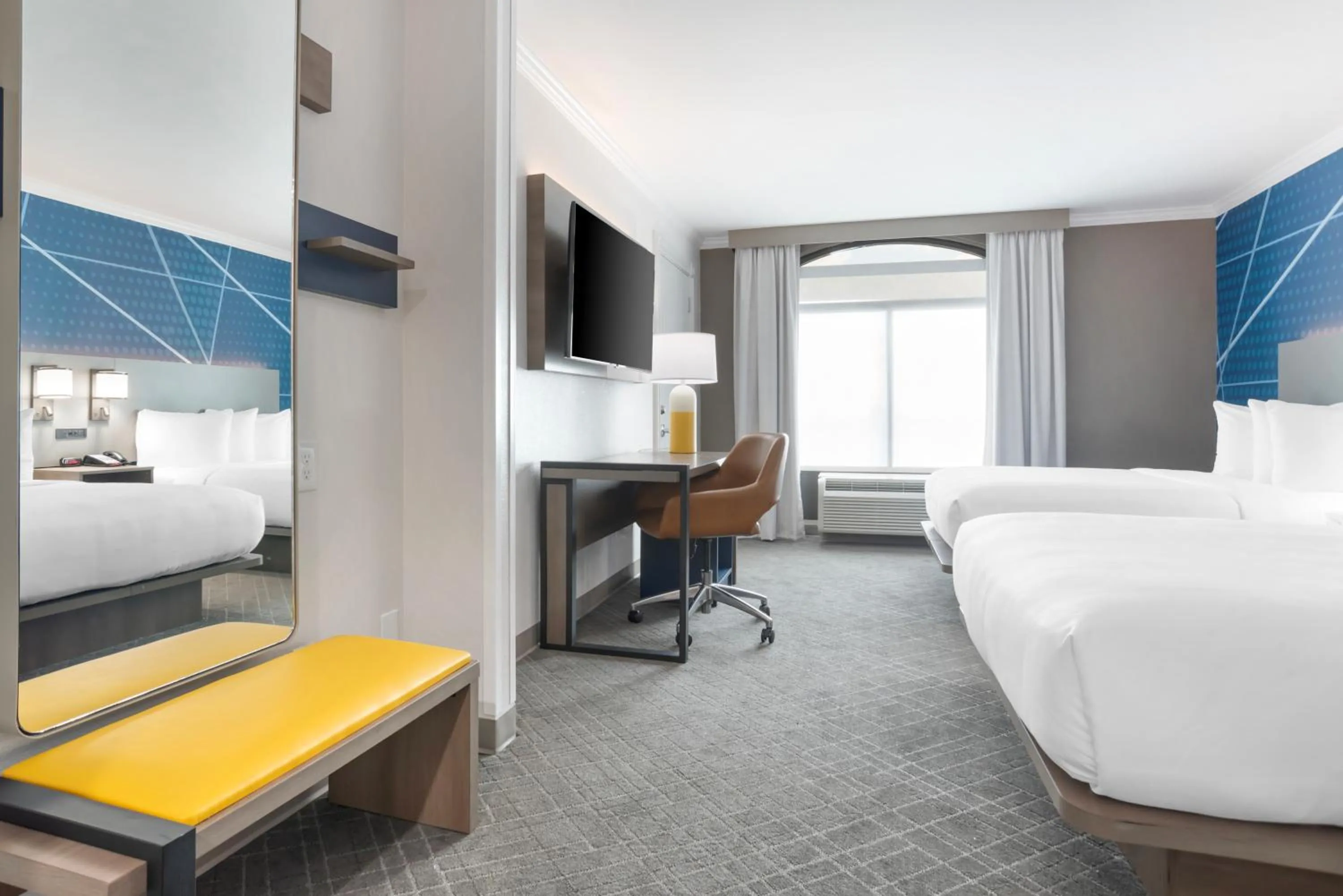 Bed in Comfort Inn & Suites New Orleans Airport North