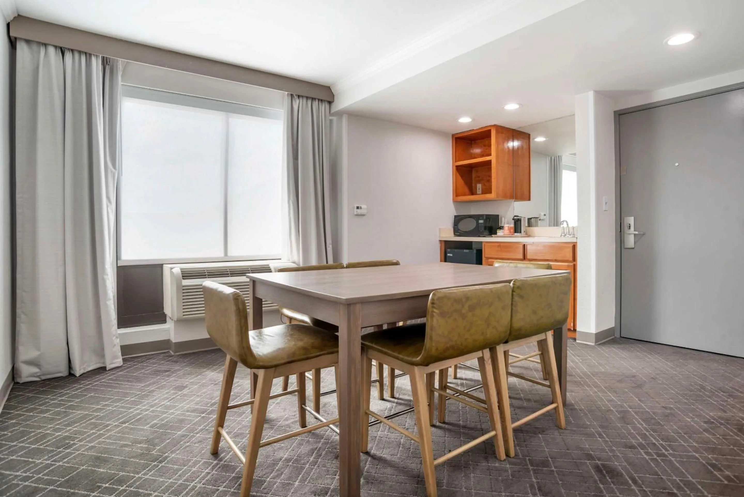 Bedroom in Comfort Inn & Suites New Orleans Airport North