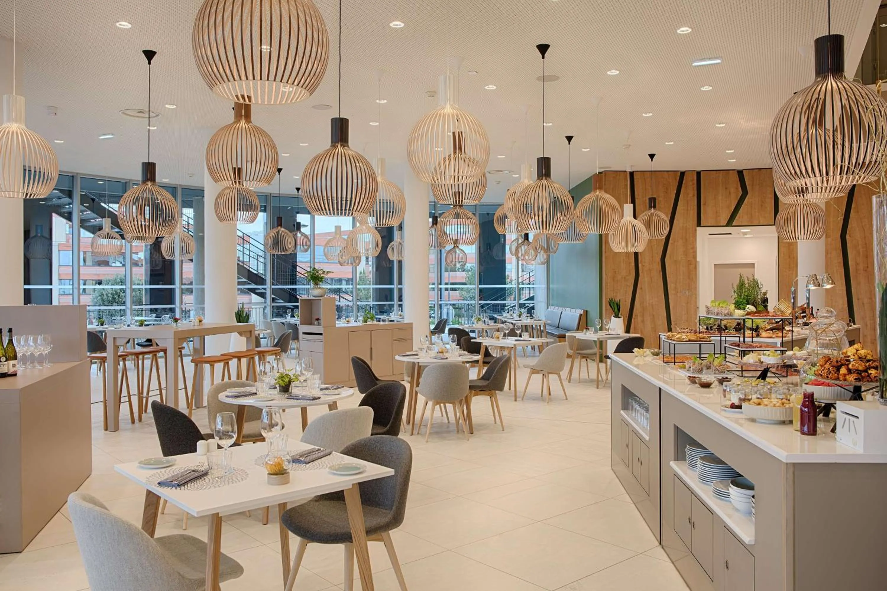 Restaurant/places to eat in NH Toulouse Airport