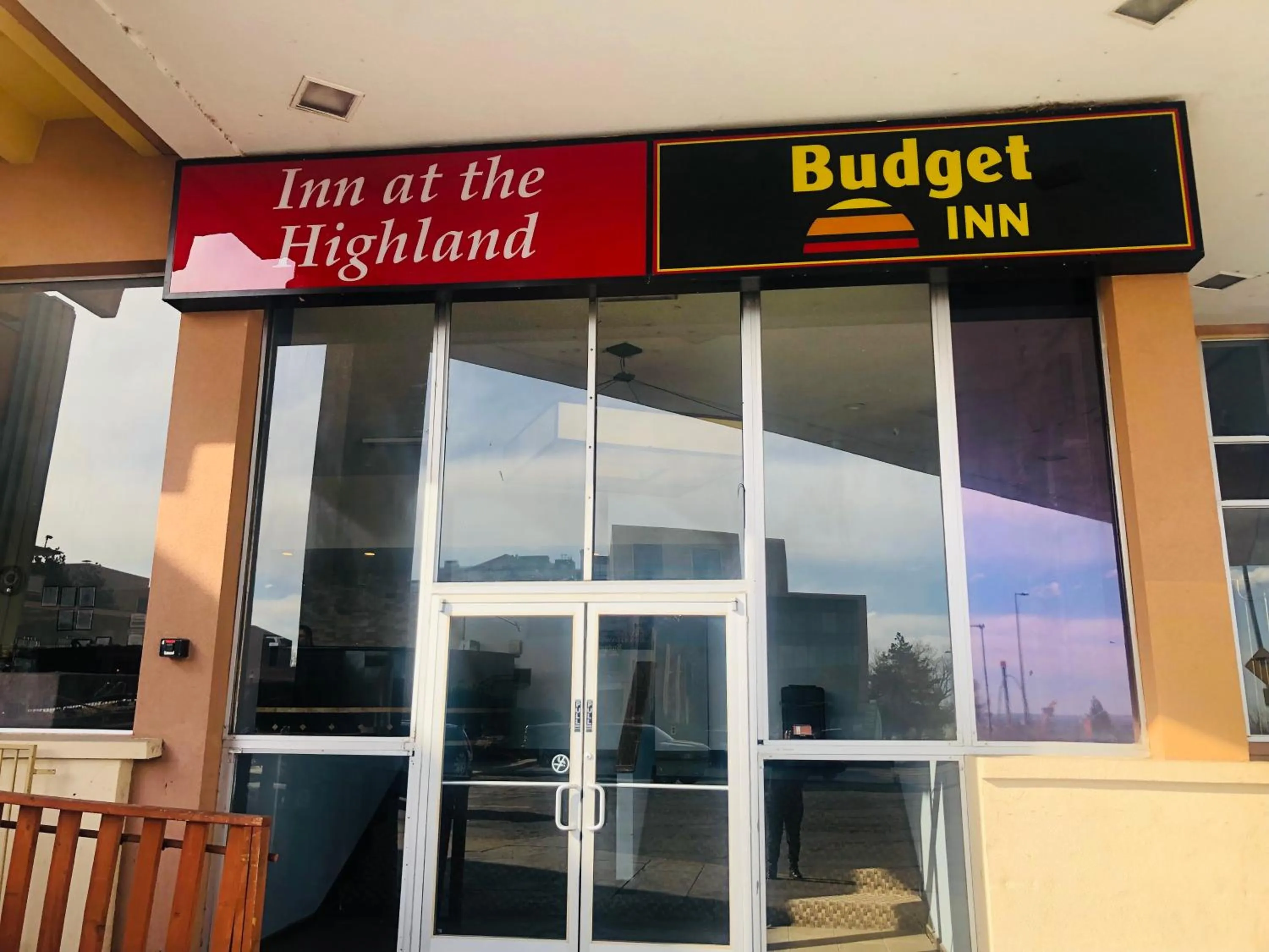 Facade/entrance in Budget Inn Denver Downtown