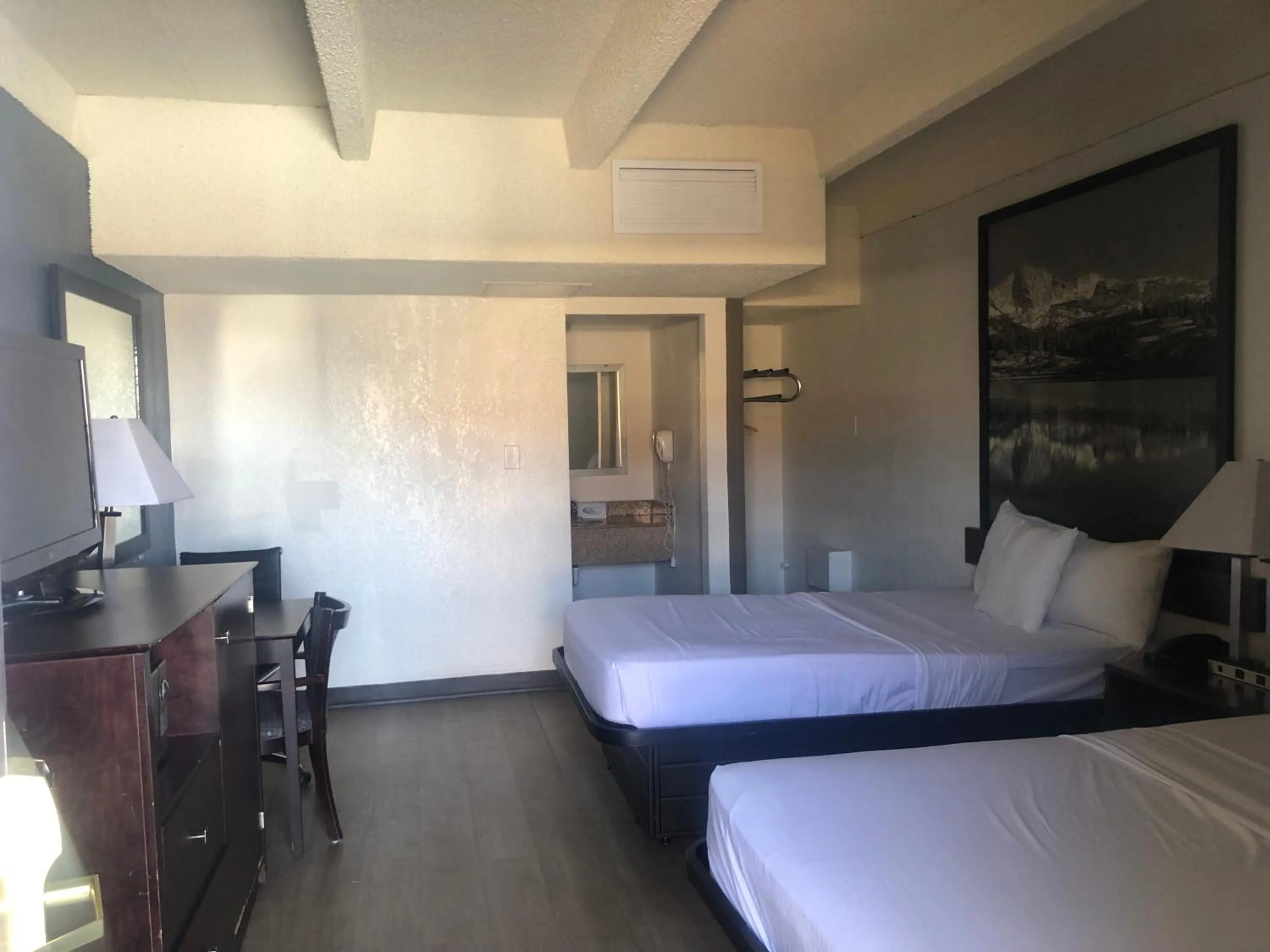 Bed in Budget Inn Denver Downtown