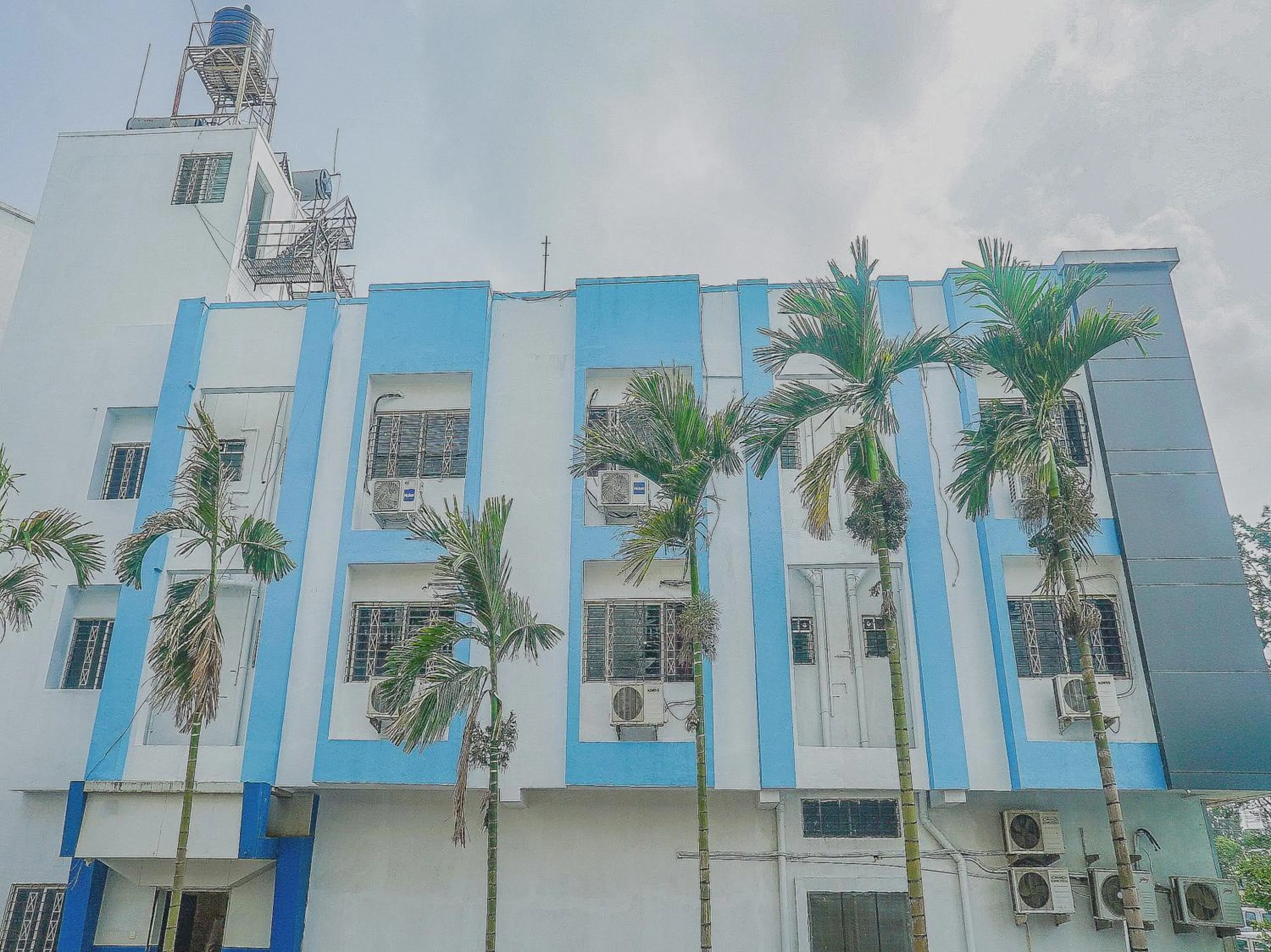 Facade/entrance in Hotel O Paradise Inn Talegaon Dabhade