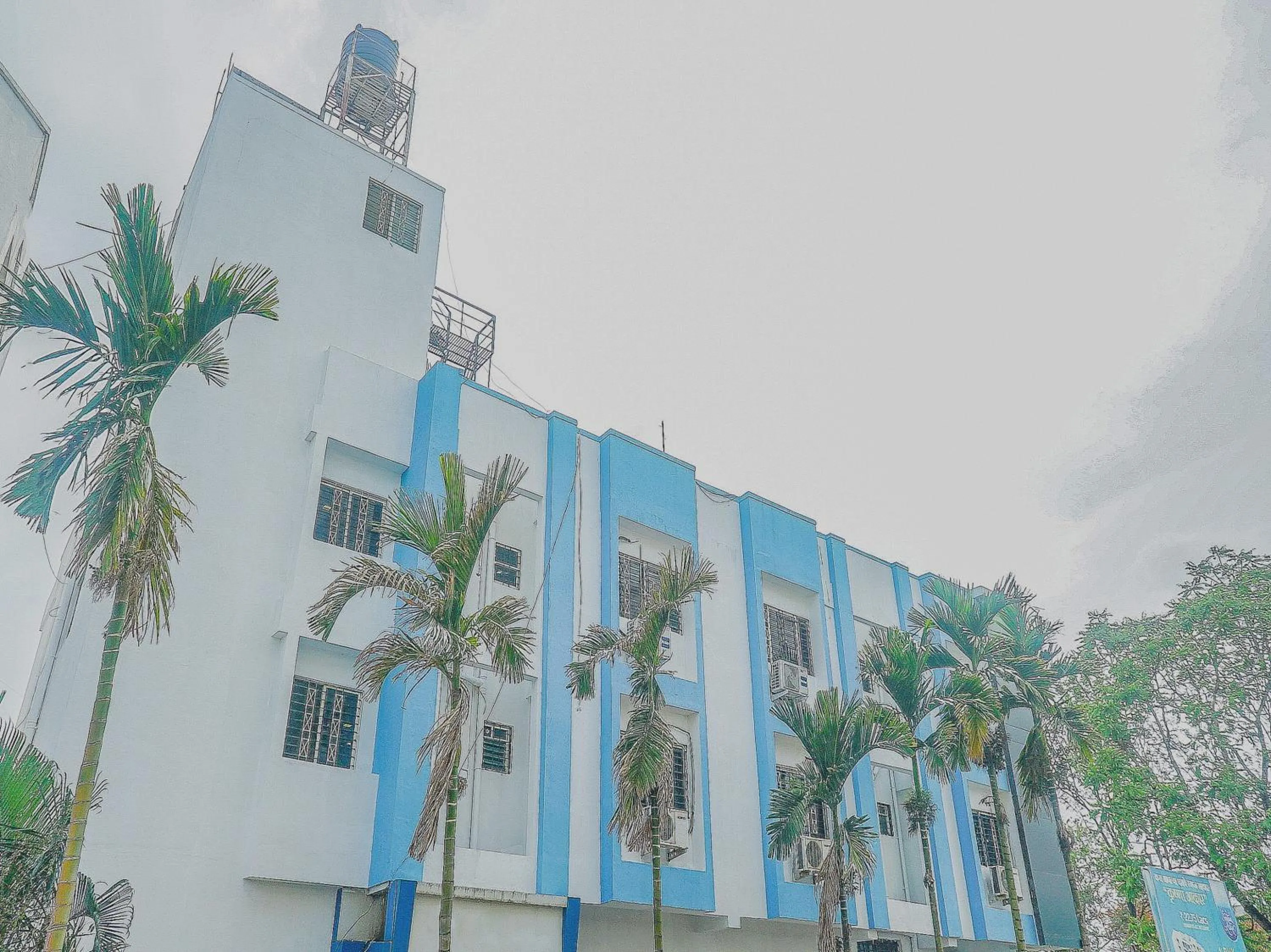 Facade/entrance in Hotel O Paradise Inn Talegaon Dabhade