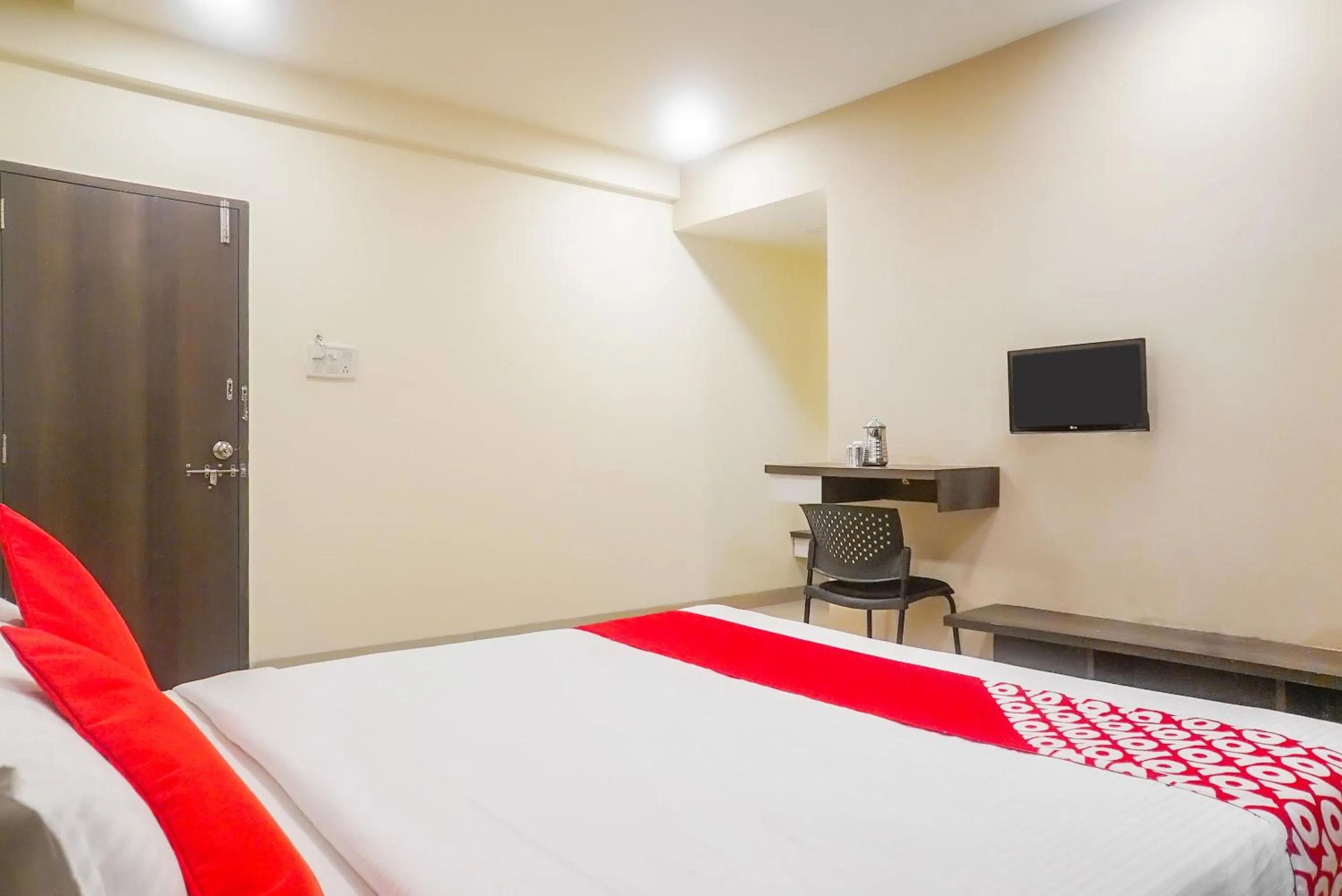 Bedroom, Bed in Hotel O Paradise Inn Talegaon Dabhade